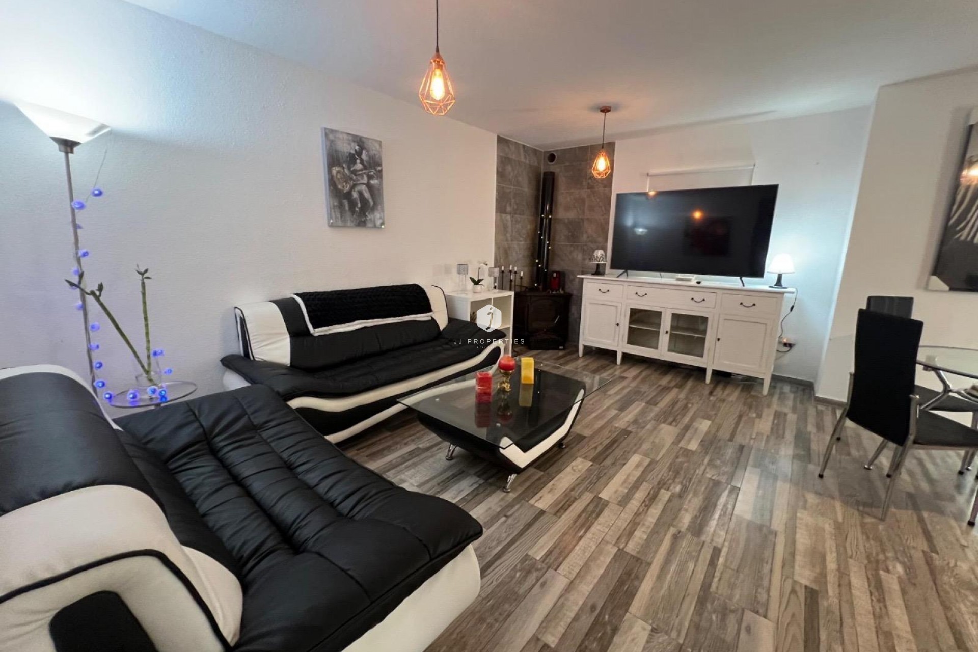 Resale - Chalet -
Torrevieja - Calas blanca