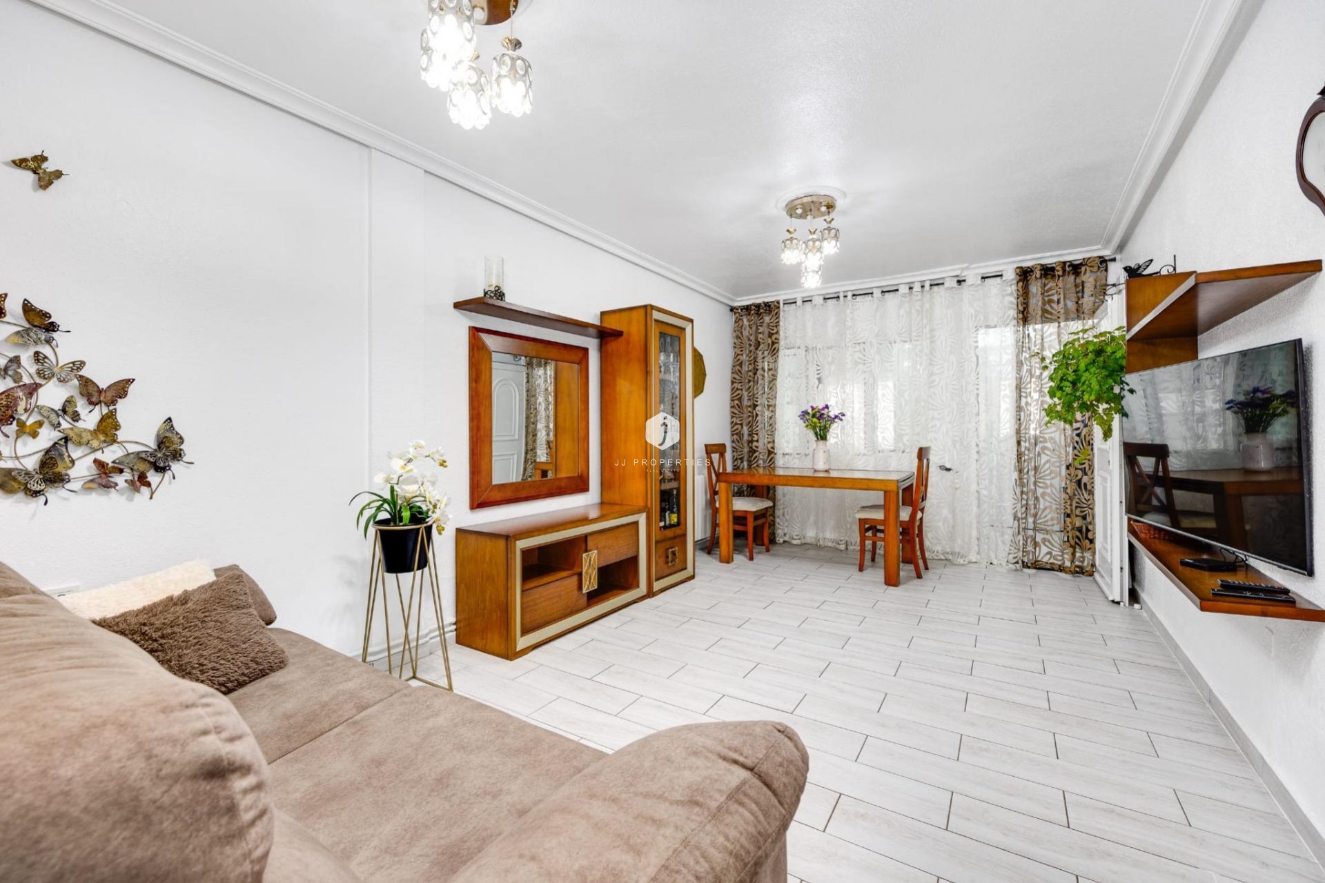 Resale - Chalet -
Torrevieja - Calas blanca