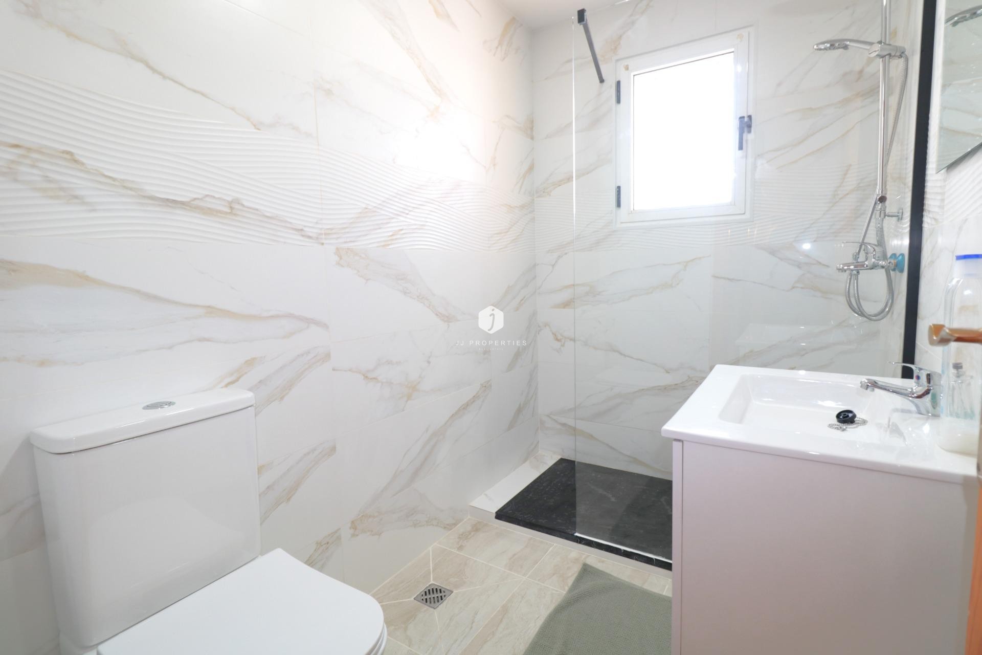 Resale - Chalet -
Torrevieja - Carrefour