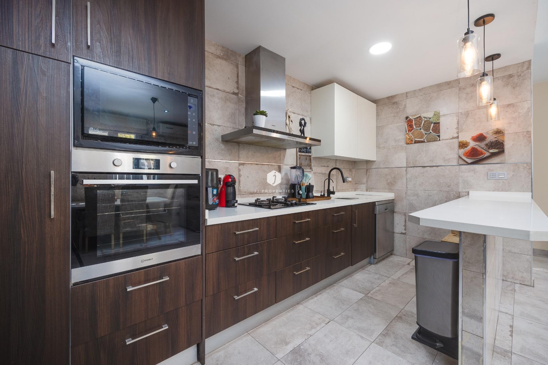 Resale - Chalet -
Torrevieja - Centro