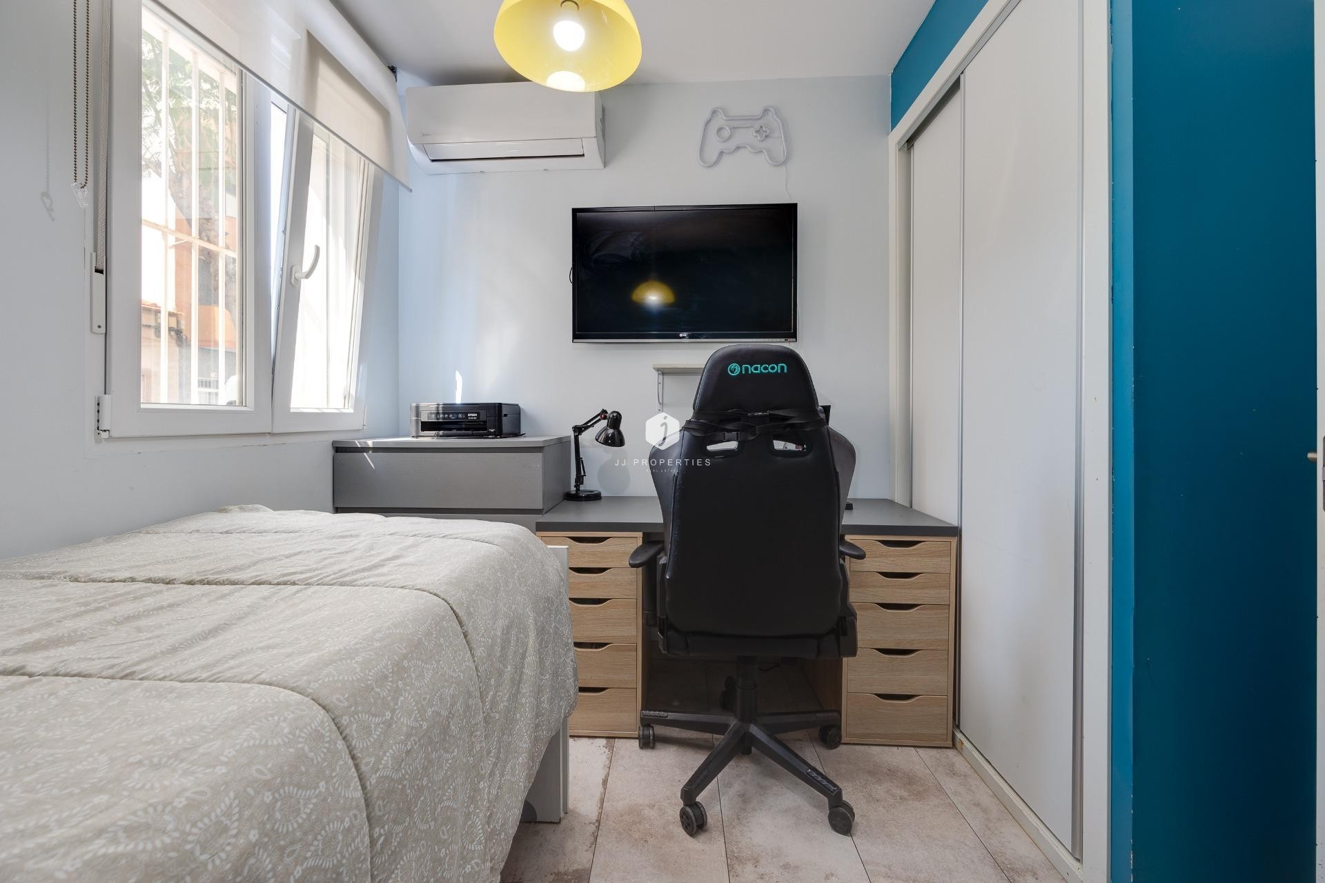 Resale - Chalet -
Torrevieja - Centro