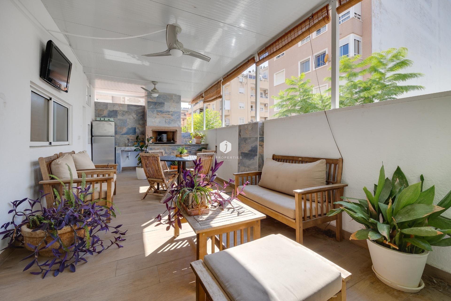 Resale - Chalet -
Torrevieja - Centro