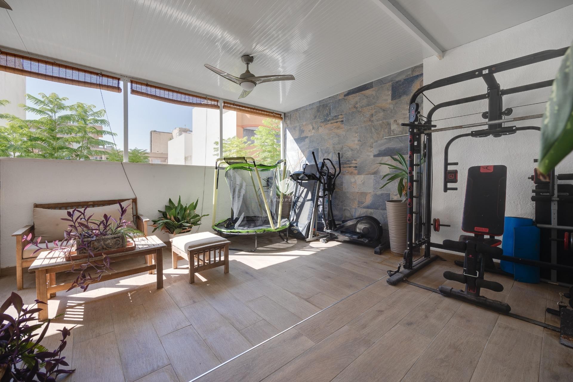 Resale - Chalet -
Torrevieja - Centro