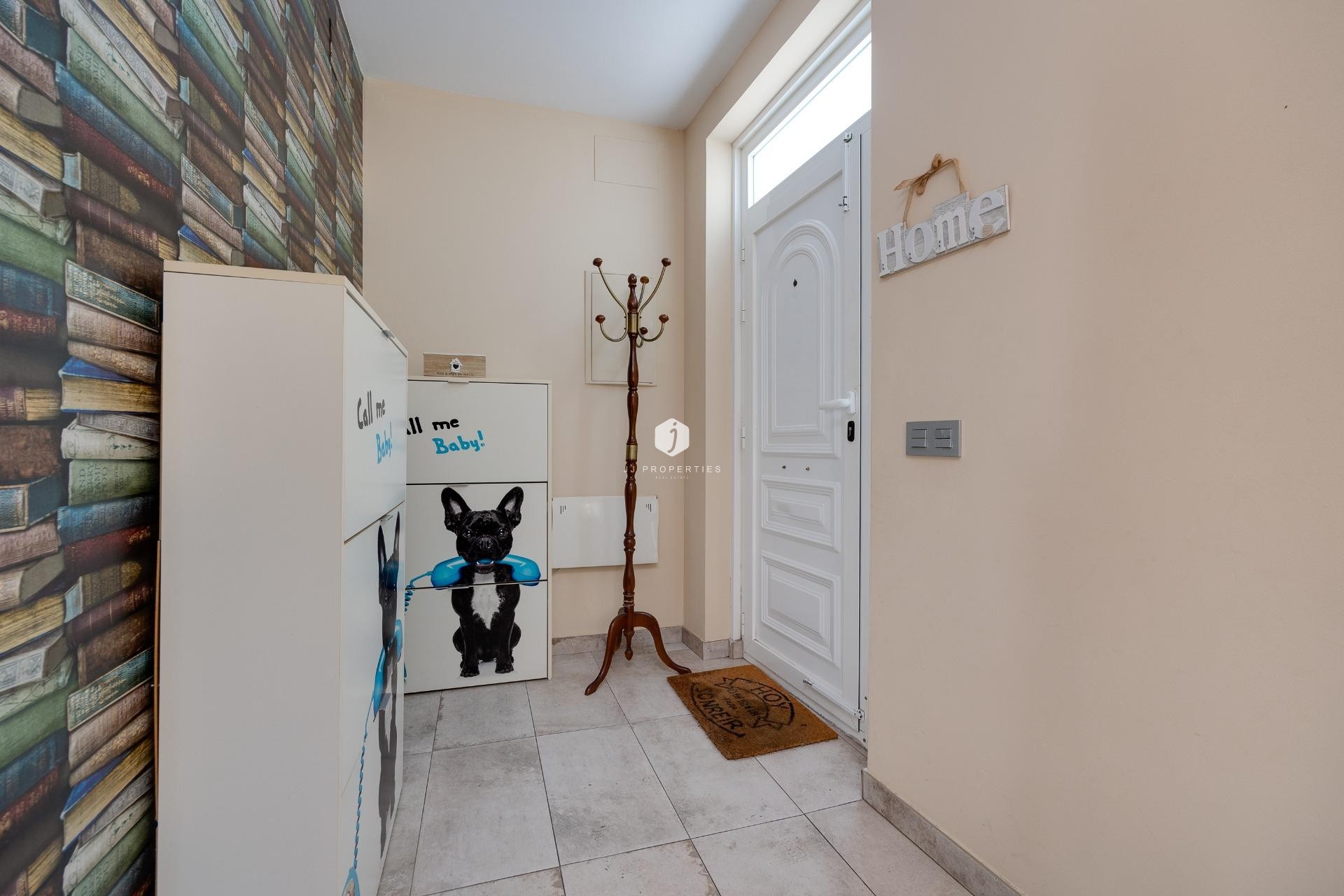 Resale - Chalet -
Torrevieja - Centro