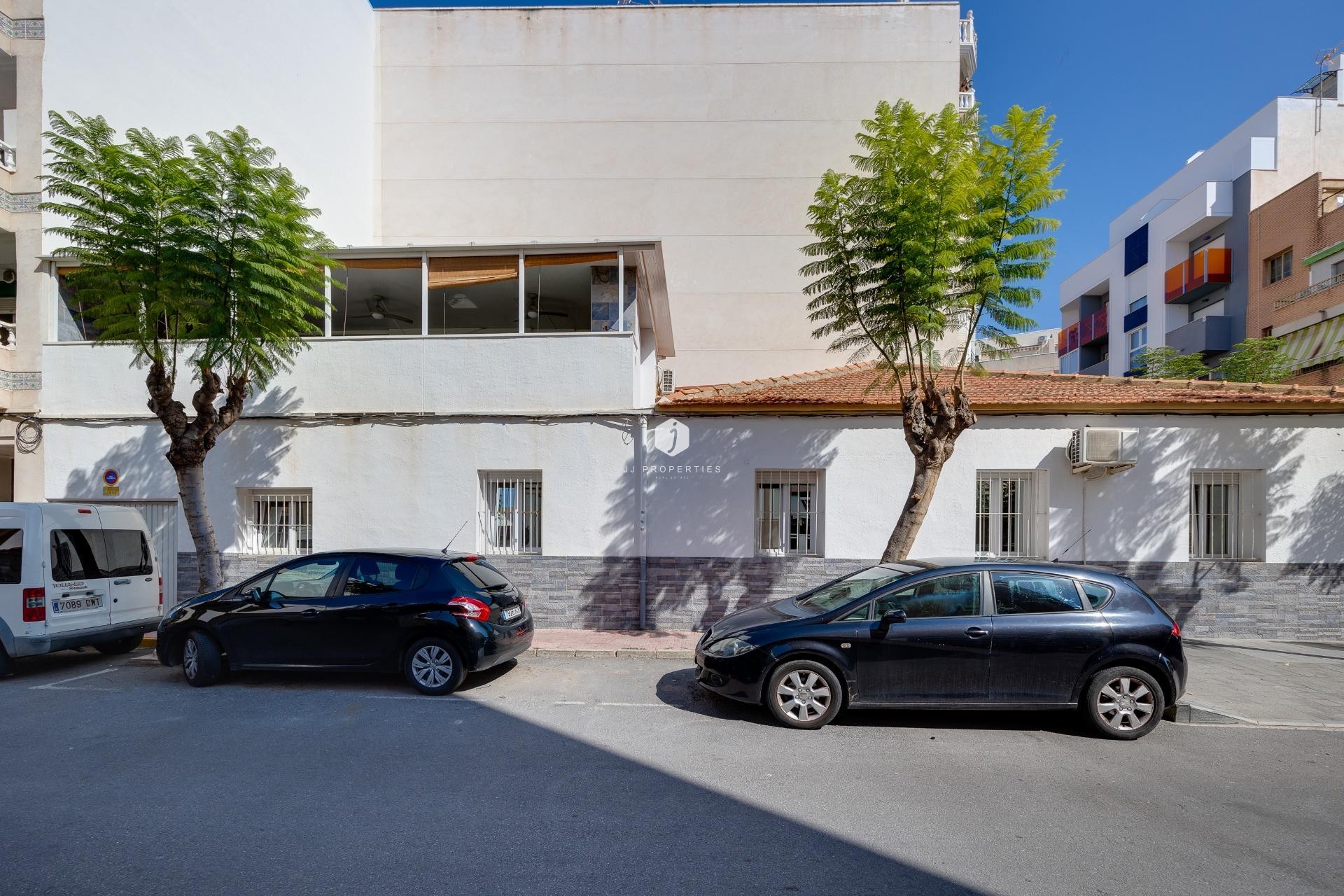 Resale - Chalet -
Torrevieja - Centro