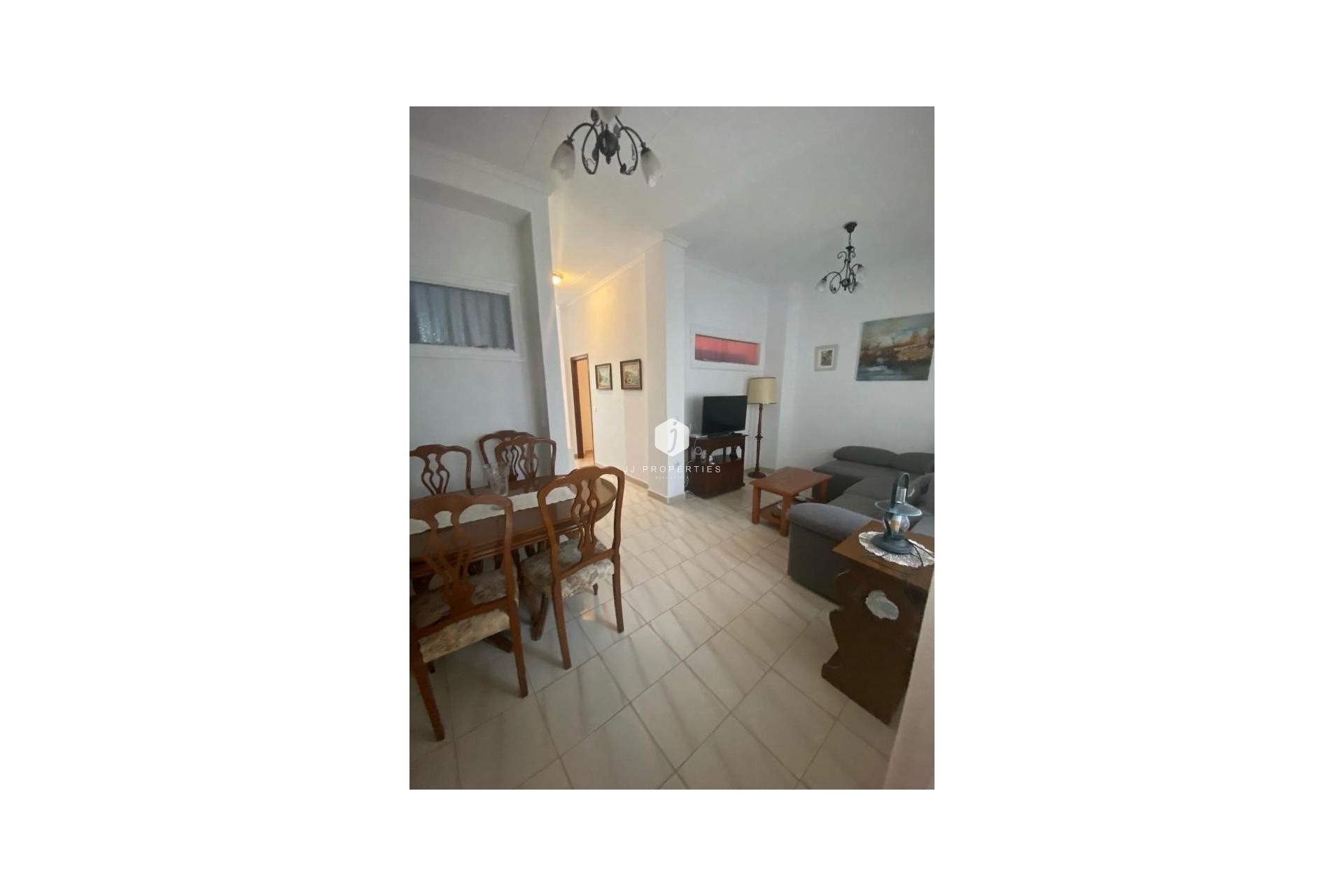 Resale - Chalet -
Torrevieja - Centro