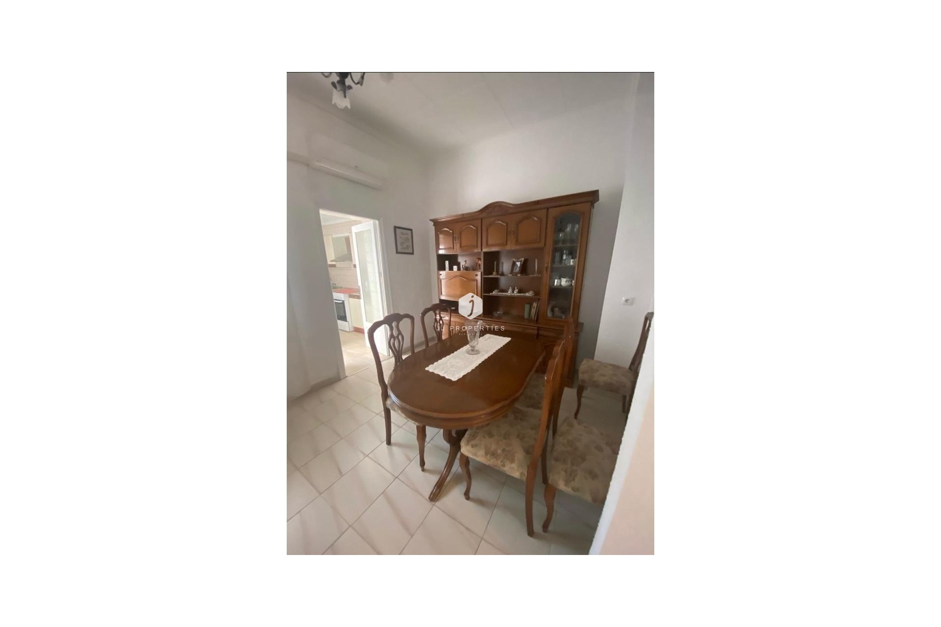 Resale - Chalet -
Torrevieja - Centro