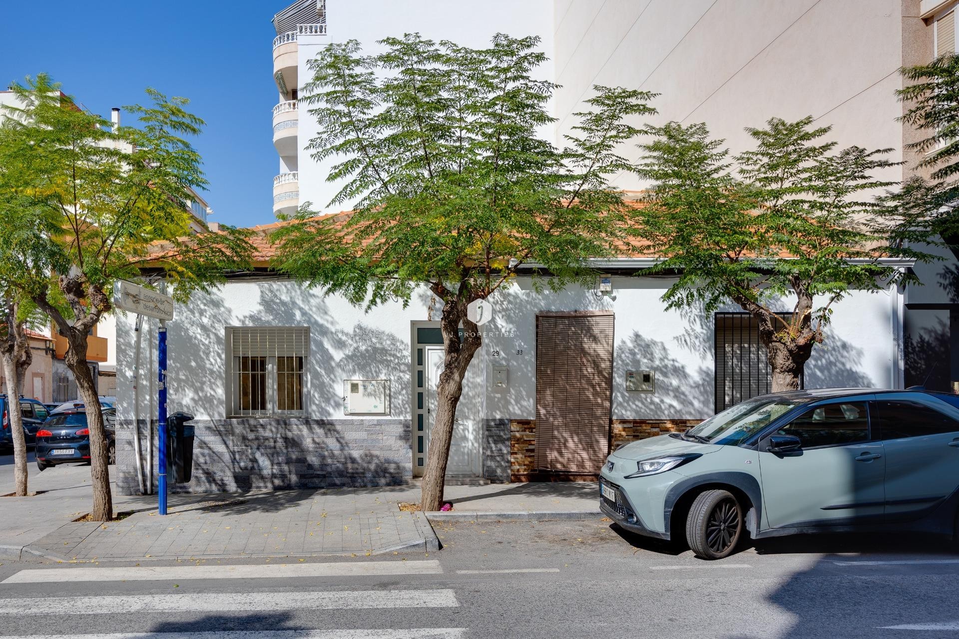 Resale - Chalet -
Torrevieja - Centro