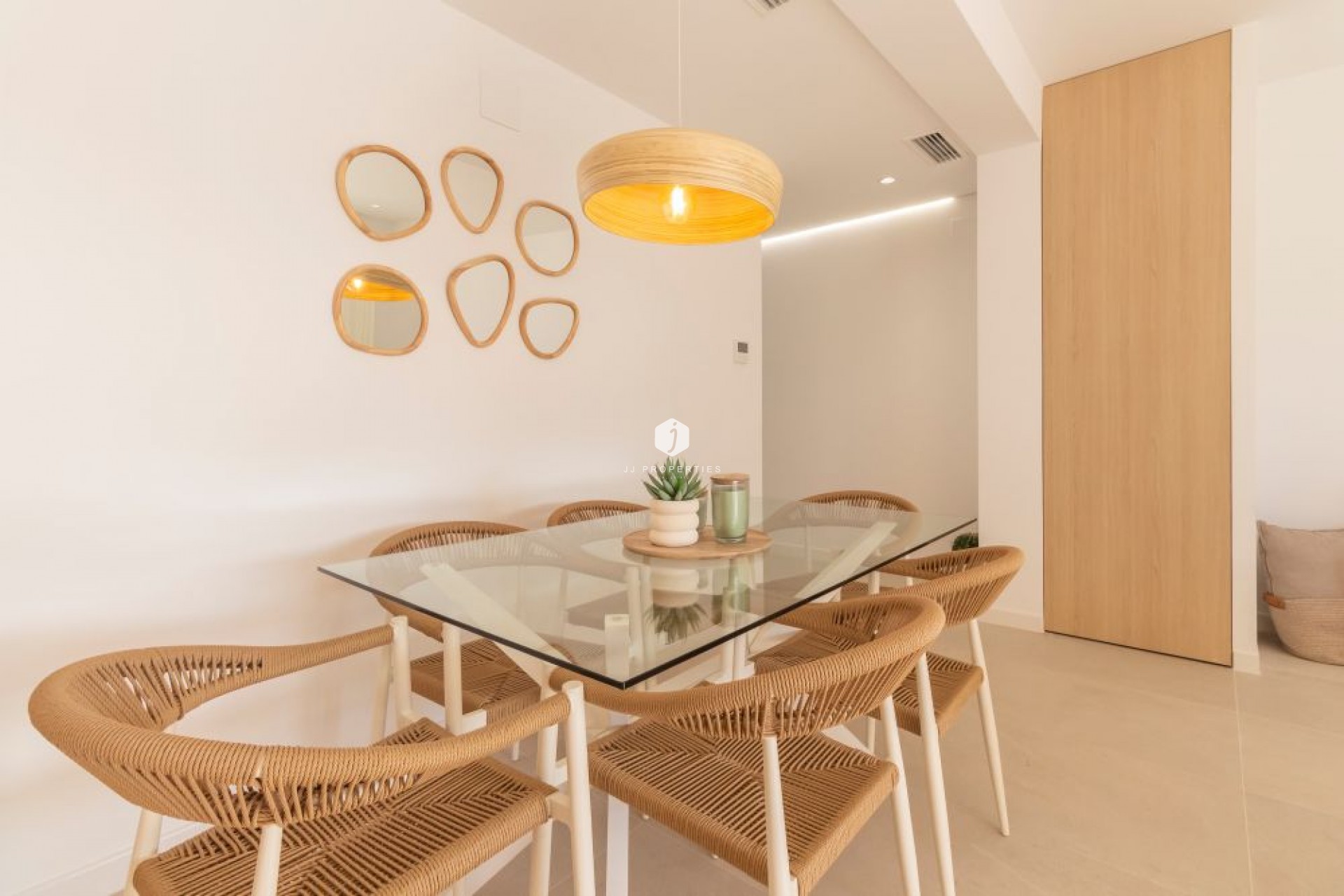 Resale - Chalet -
Torrevieja - Costa Blanca