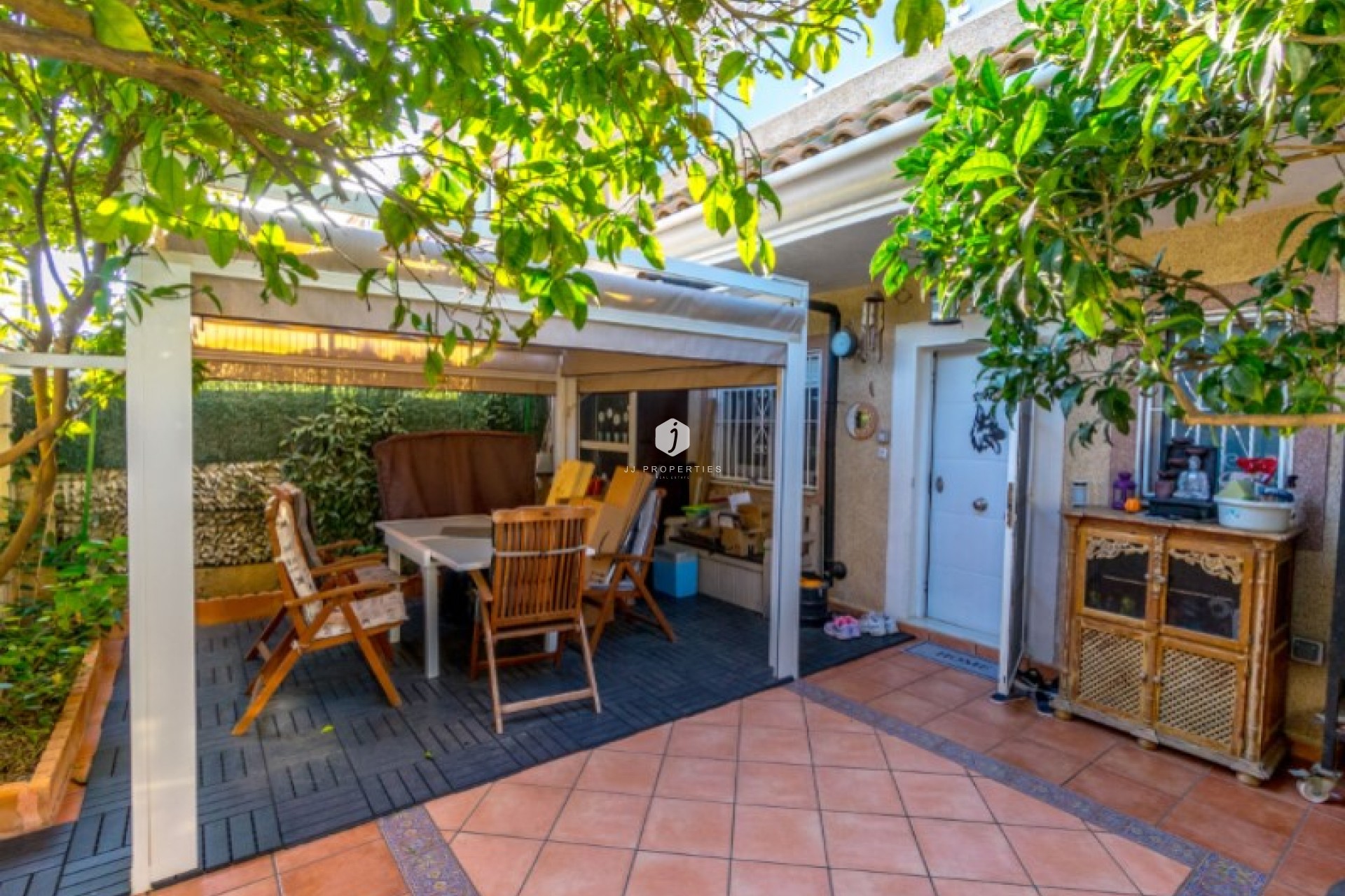 Resale - Chalet -
Torrevieja - Costa Blanca