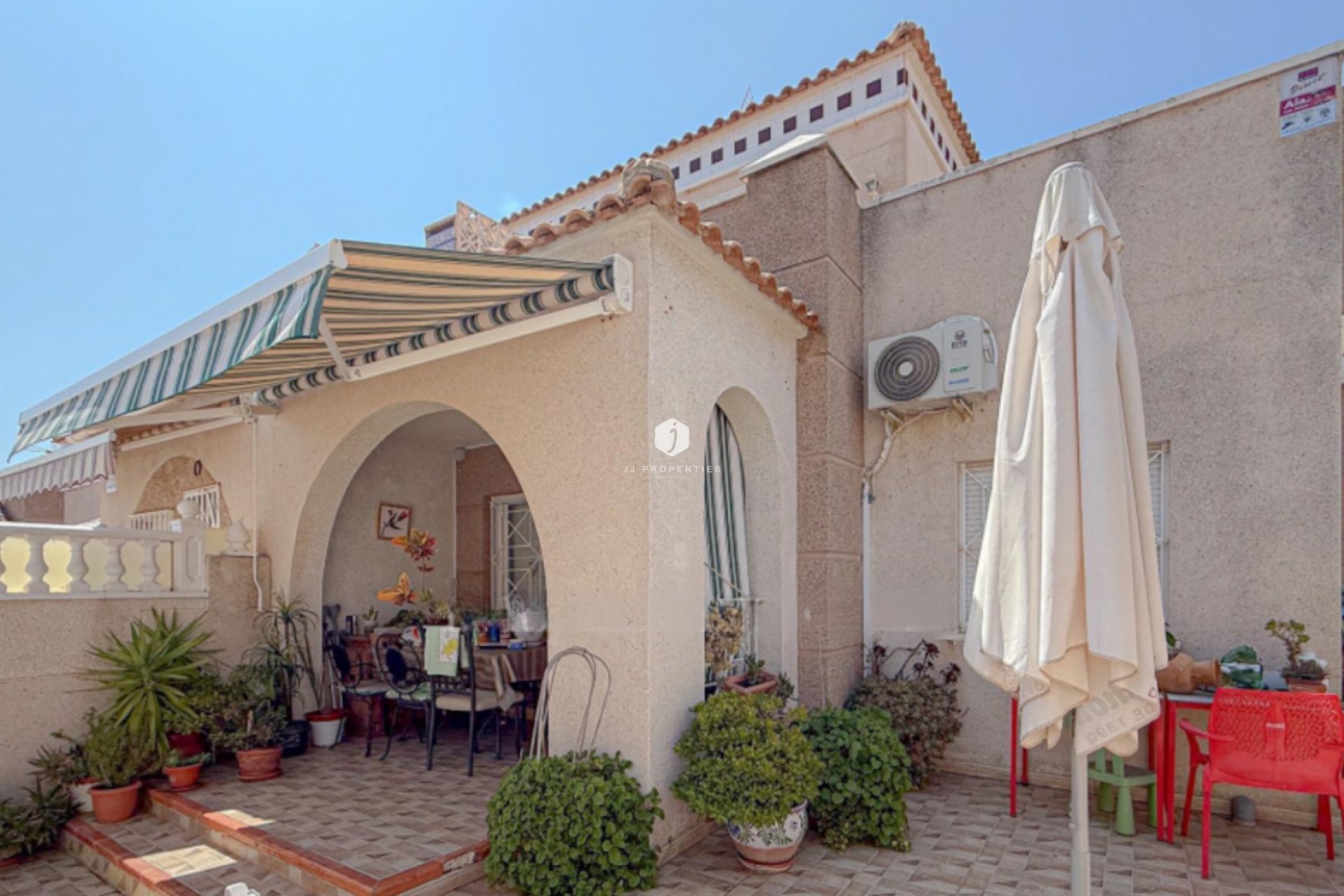 Resale - Chalet -
Torrevieja - Costa Blanca