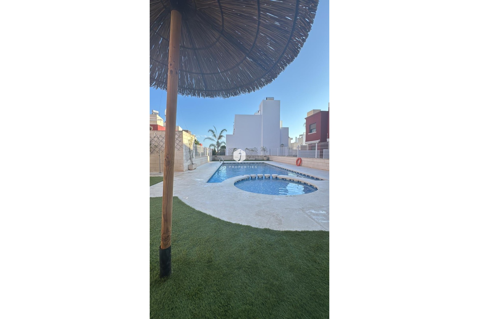 Resale - Chalet -
Torrevieja - Costa Blanca