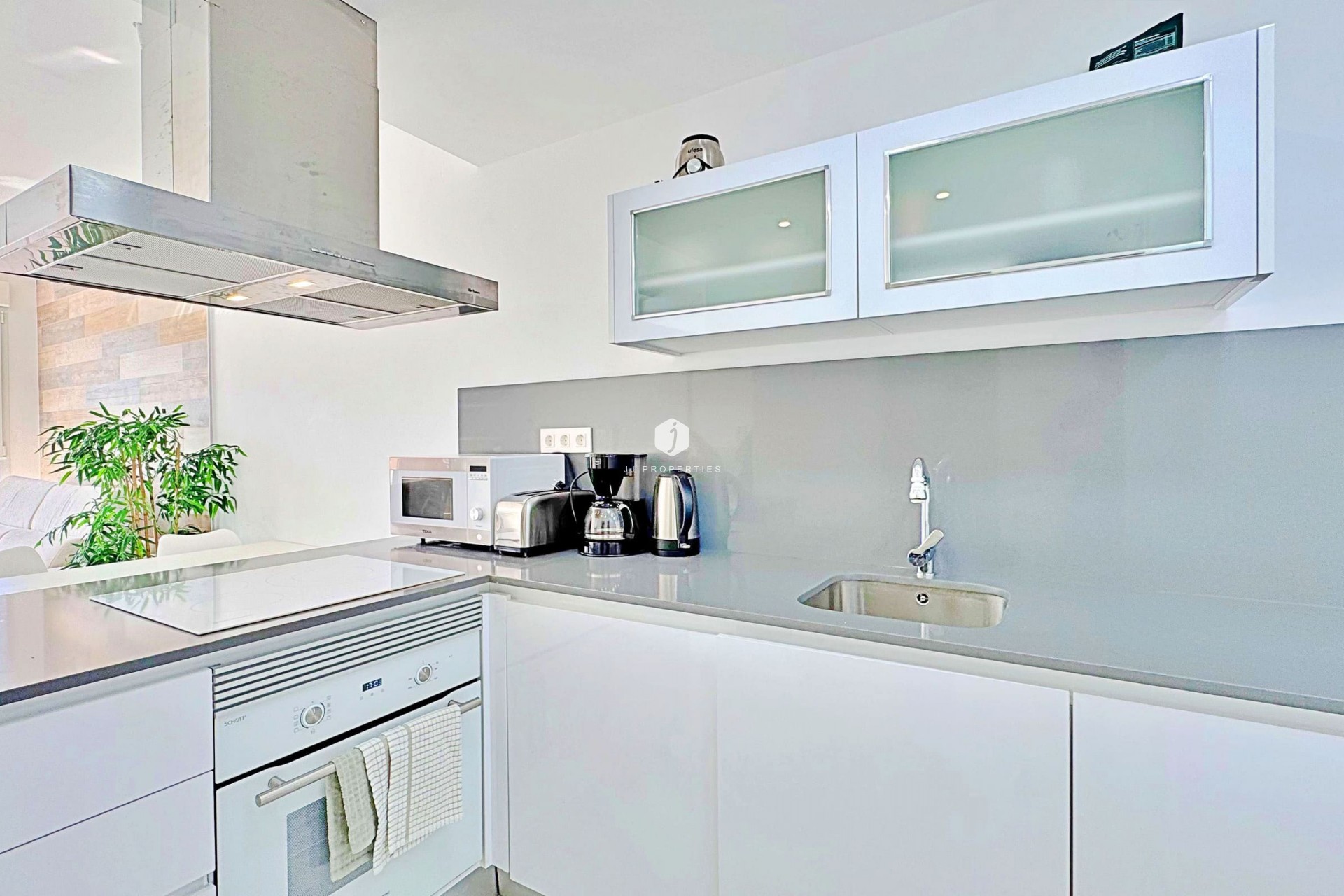 Resale - Chalet -
Torrevieja - Costa Blanca