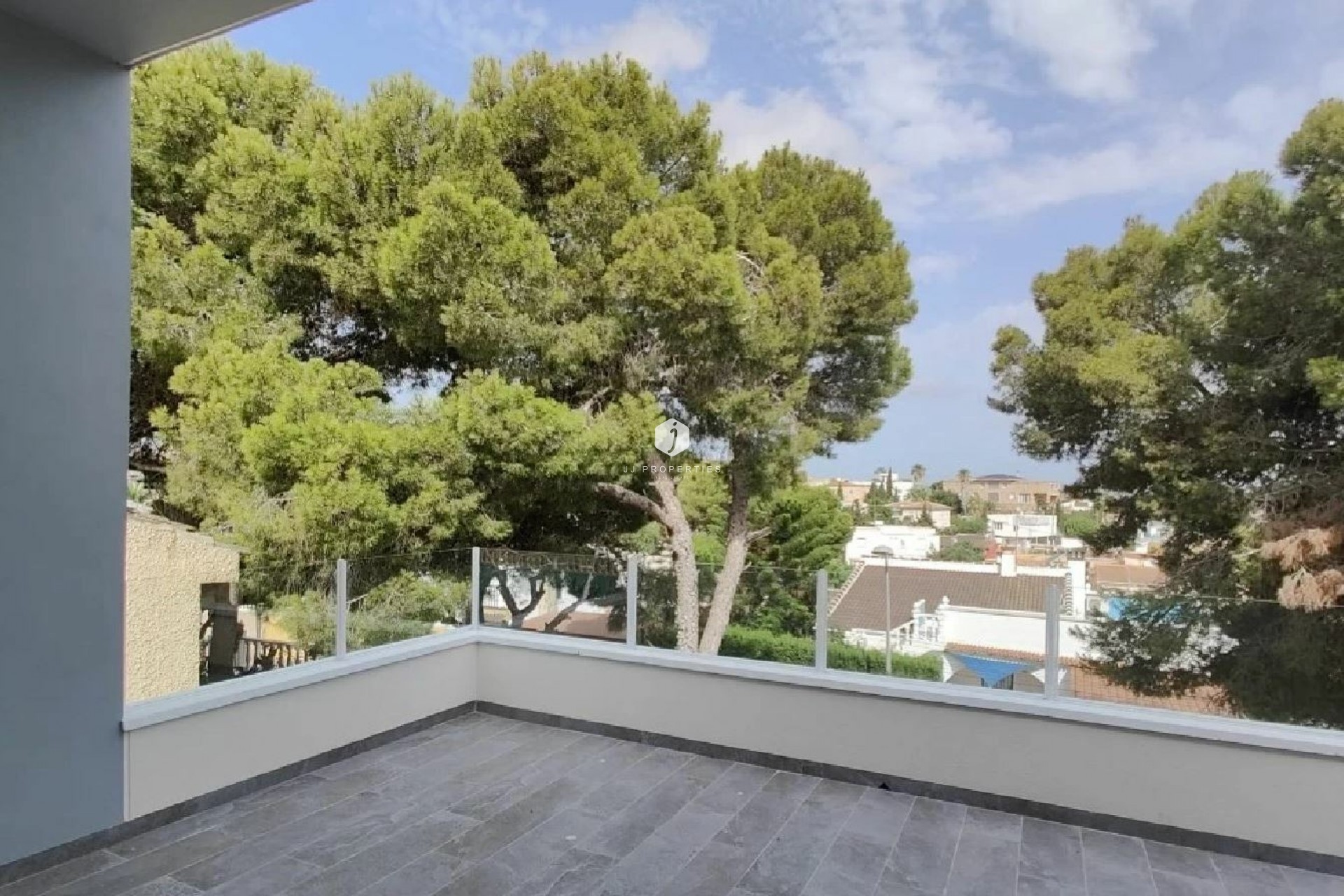 Resale - Chalet -
Torrevieja - Costa Blanca