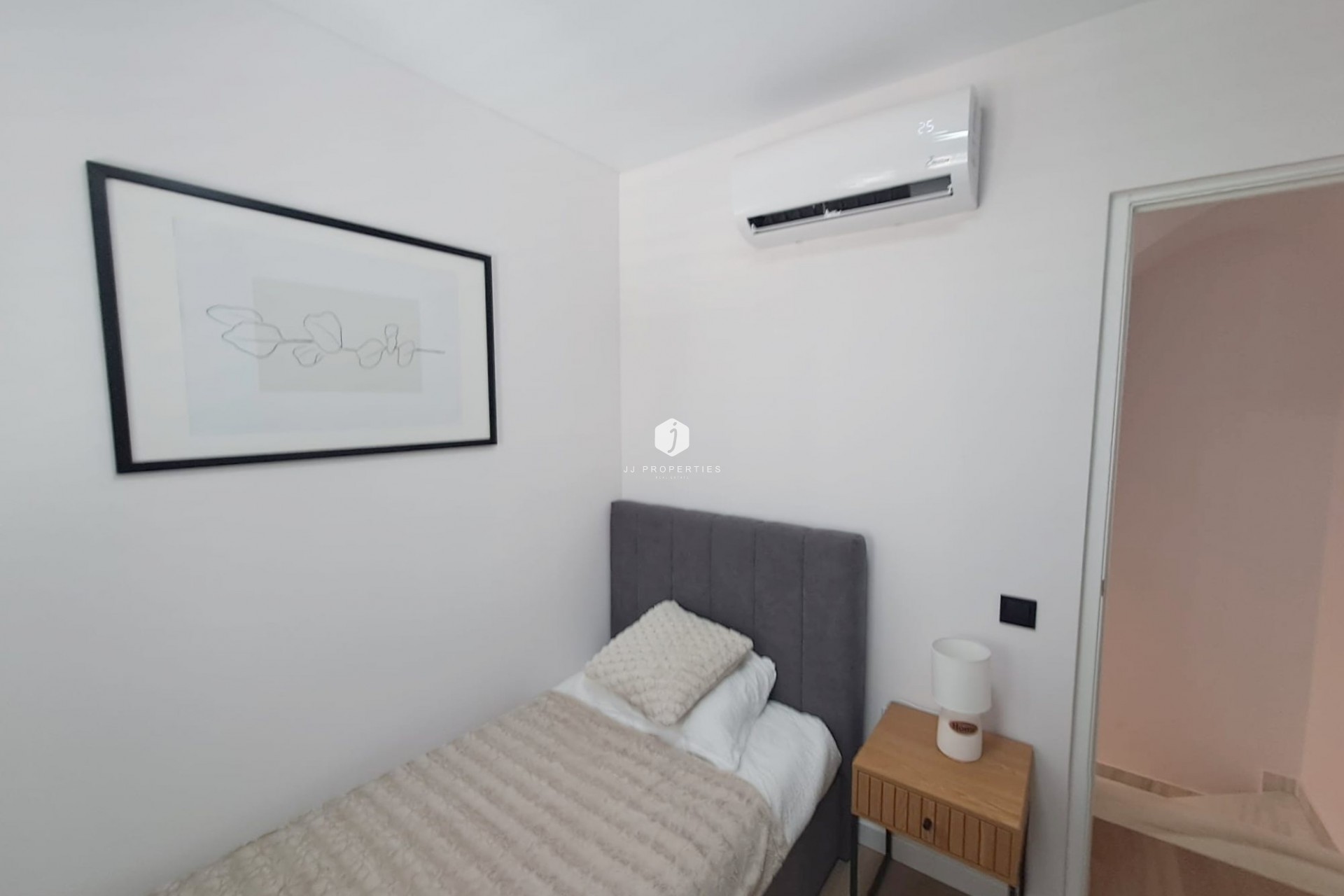 Resale - Chalet -
Torrevieja - Costa Blanca