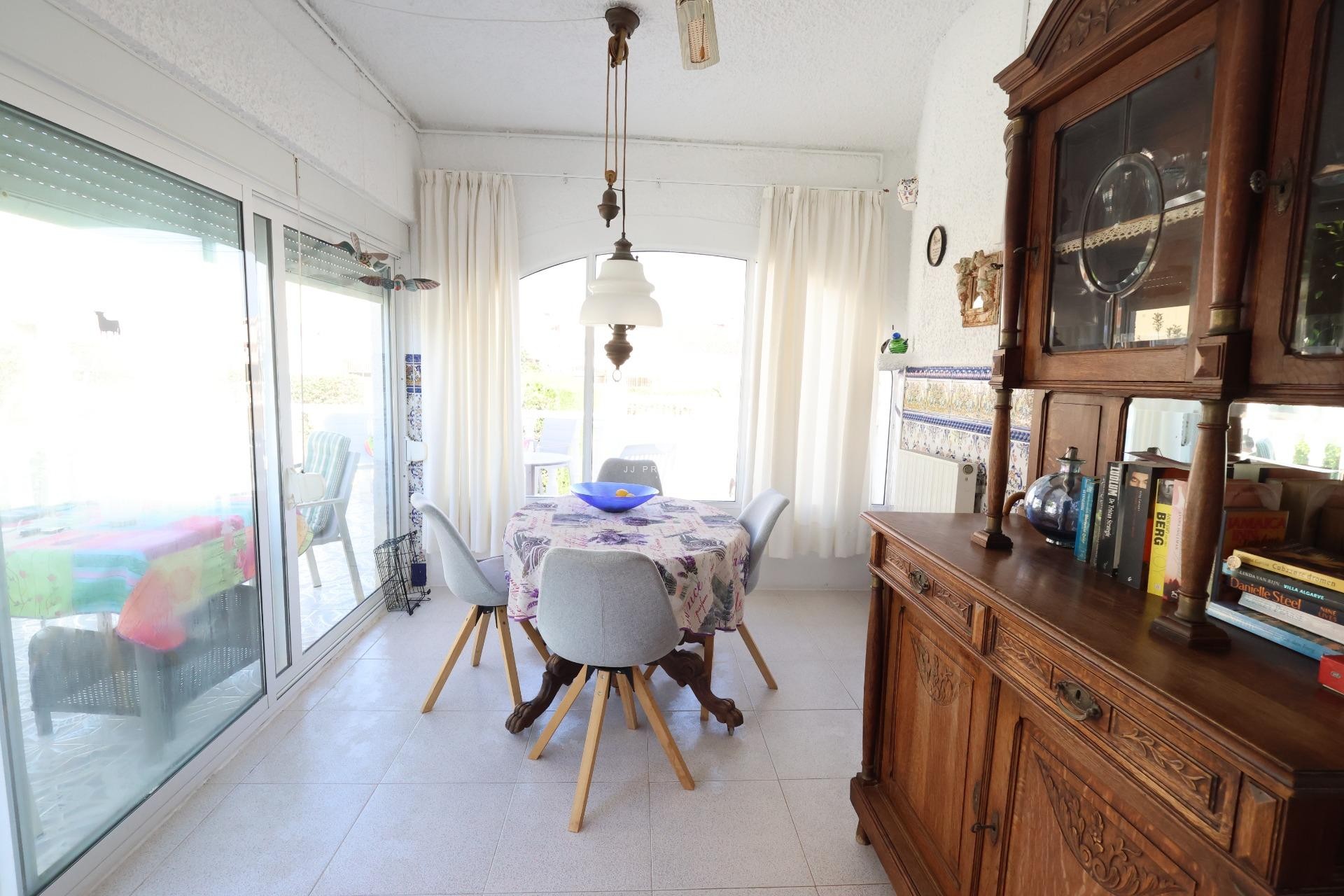 Resale - Chalet -
Torrevieja - Costa Blanca
