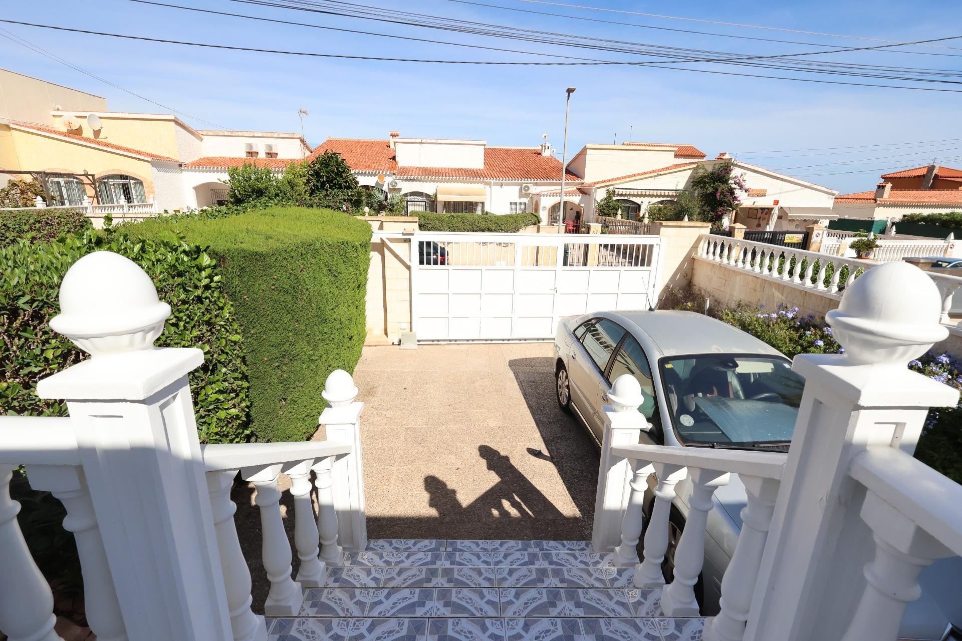Resale - Chalet -
Torrevieja - Costa Blanca