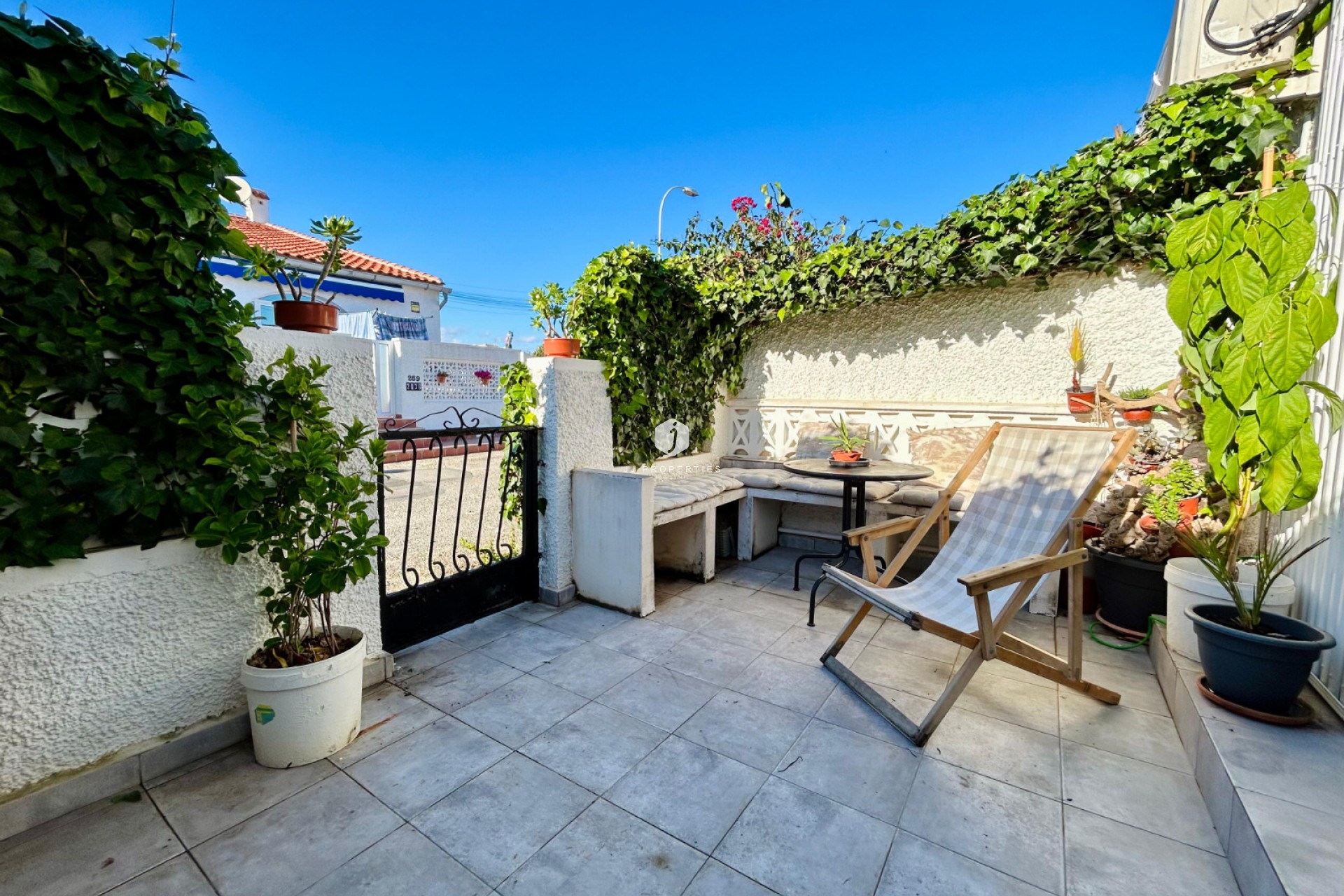 Resale - Chalet -
Torrevieja - Costa Blanca