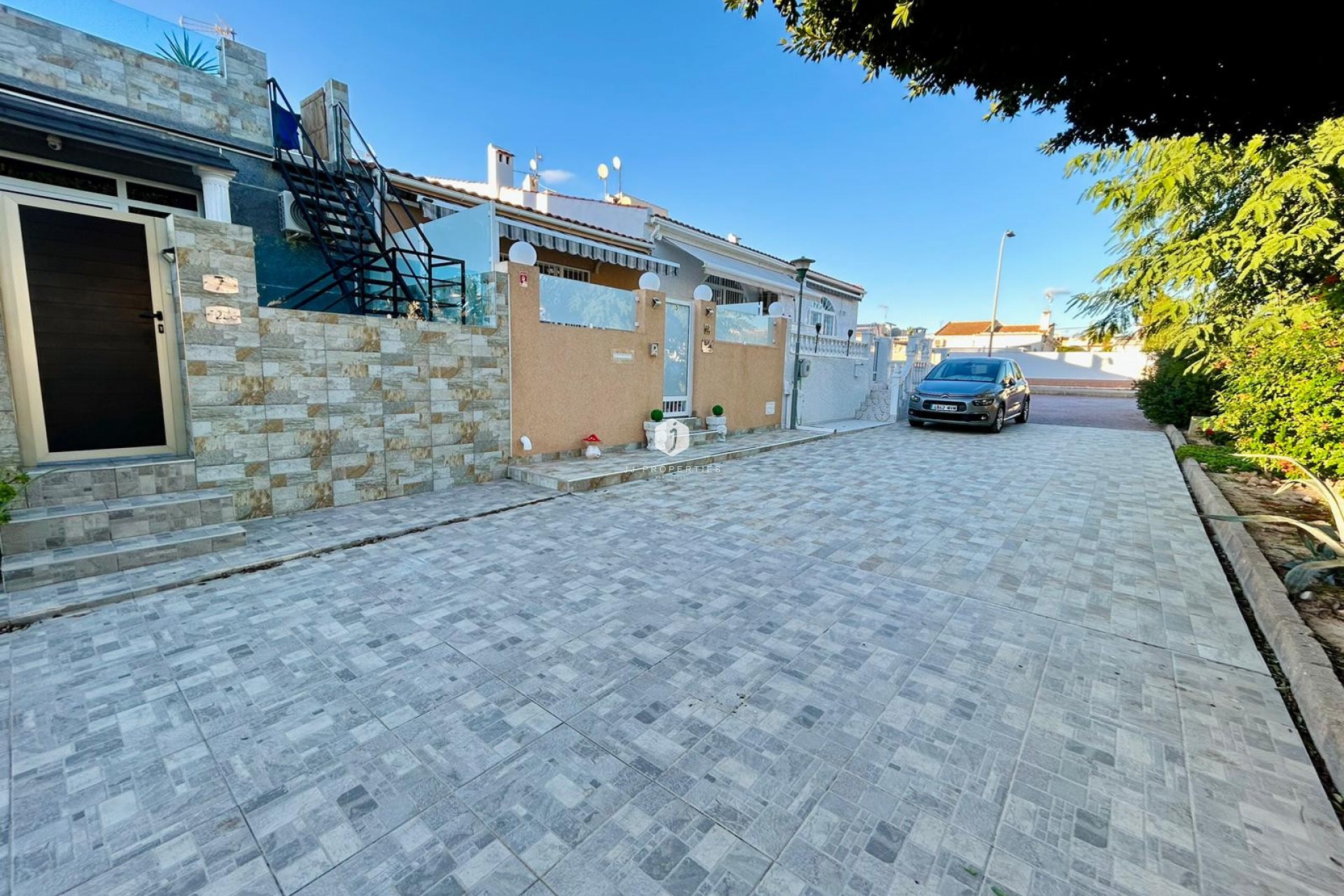 Resale - Chalet -
Torrevieja - Costa Blanca