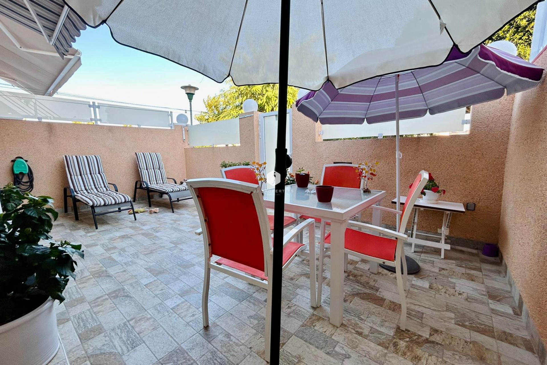 Resale - Chalet -
Torrevieja - Costa Blanca