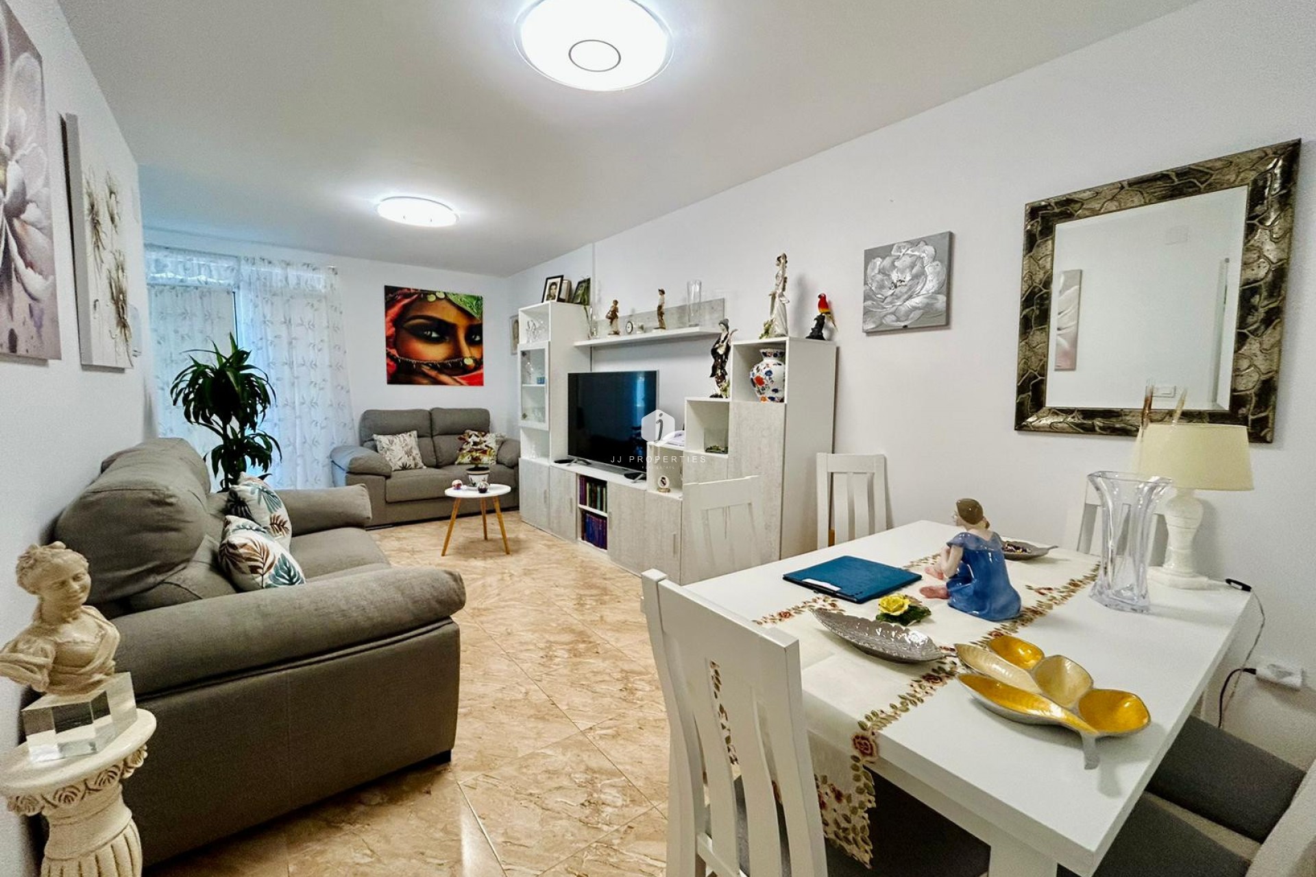 Resale - Chalet -
Torrevieja - Costa Blanca