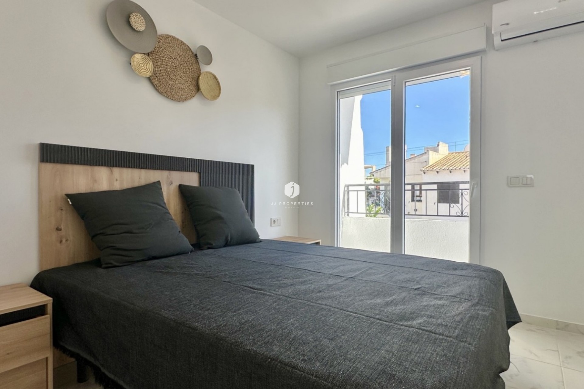 Resale - Chalet -
Torrevieja - Costa Blanca