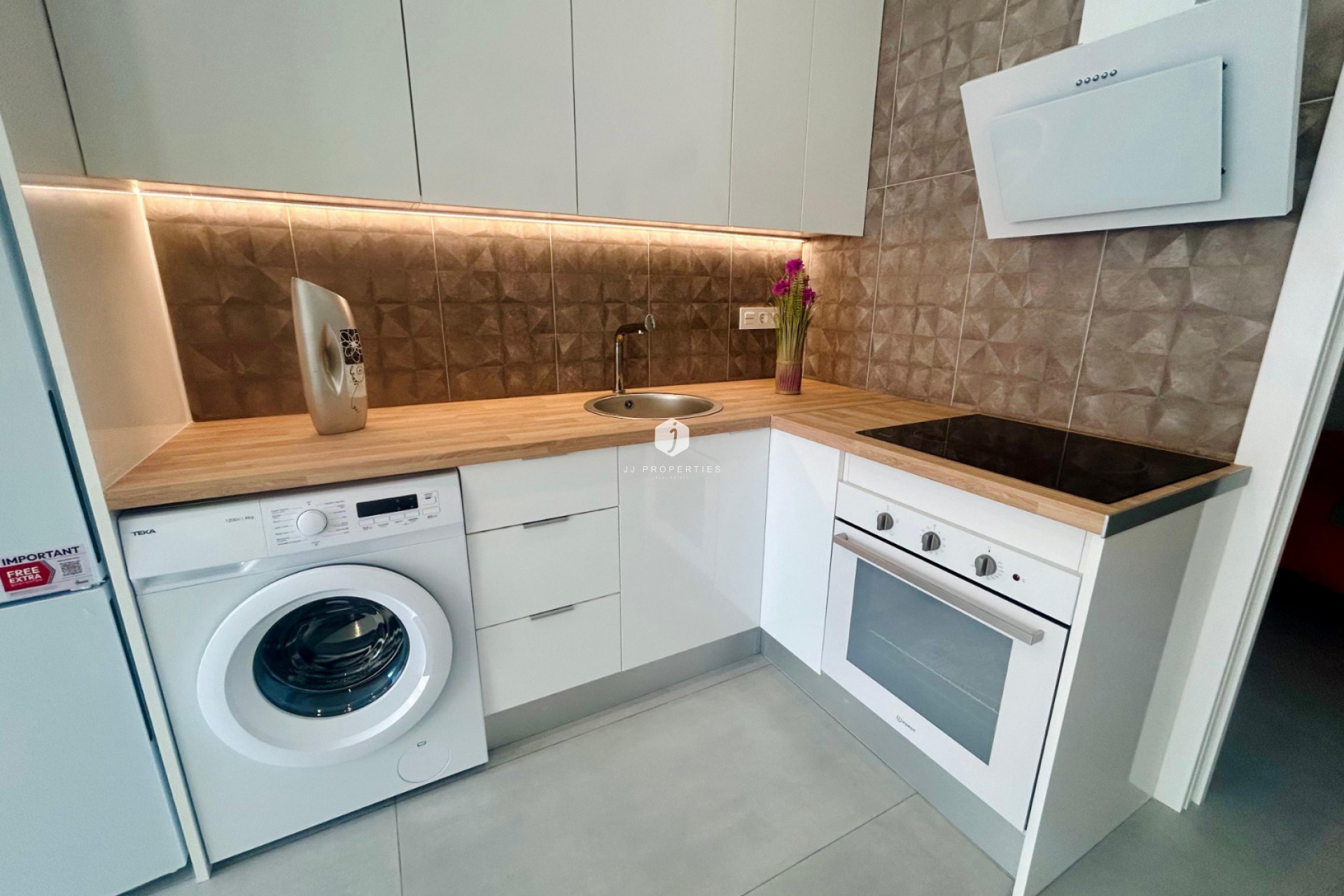 Resale - Chalet -
Torrevieja - Costa Blanca