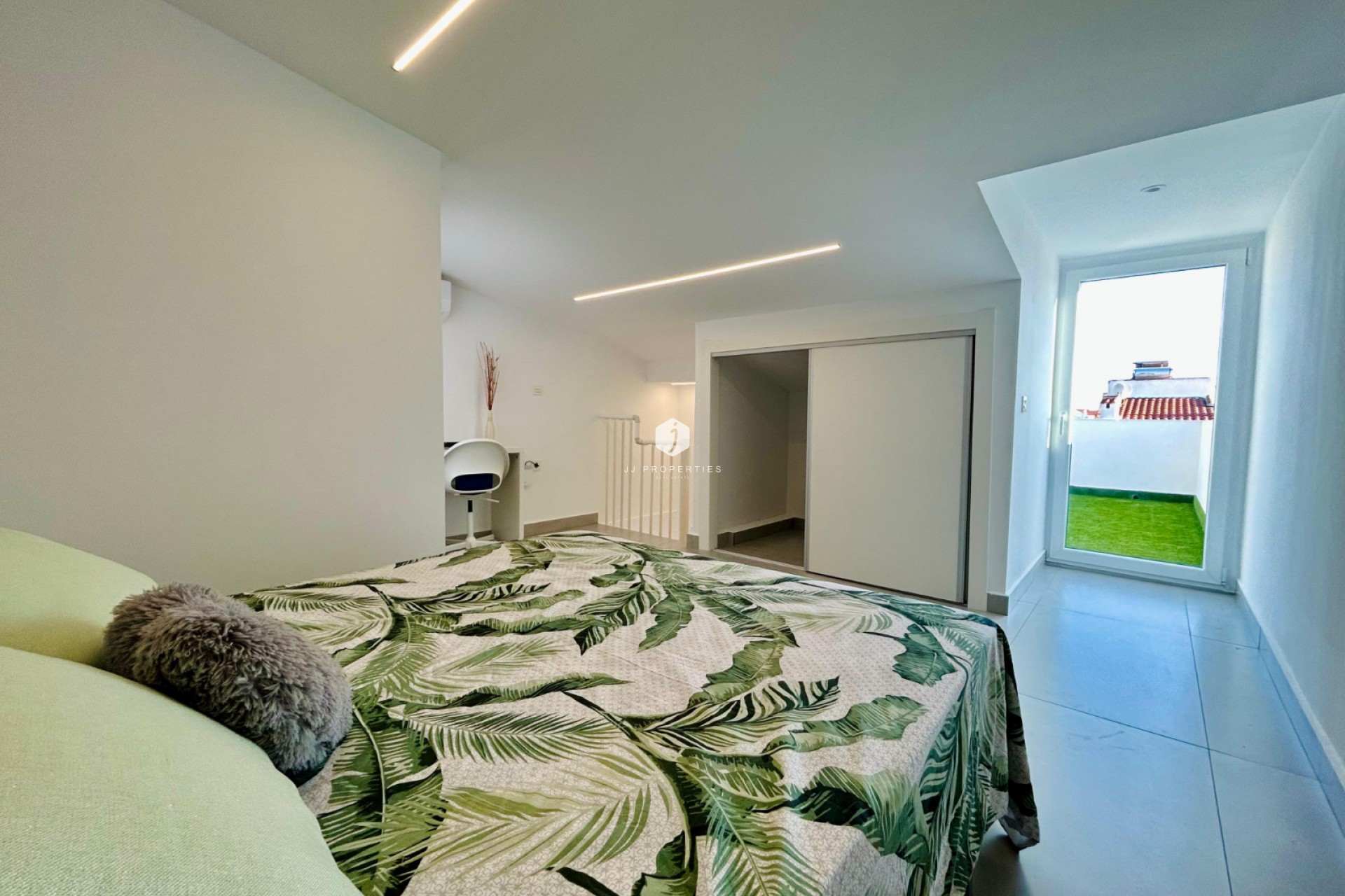 Resale - Chalet -
Torrevieja - Costa Blanca