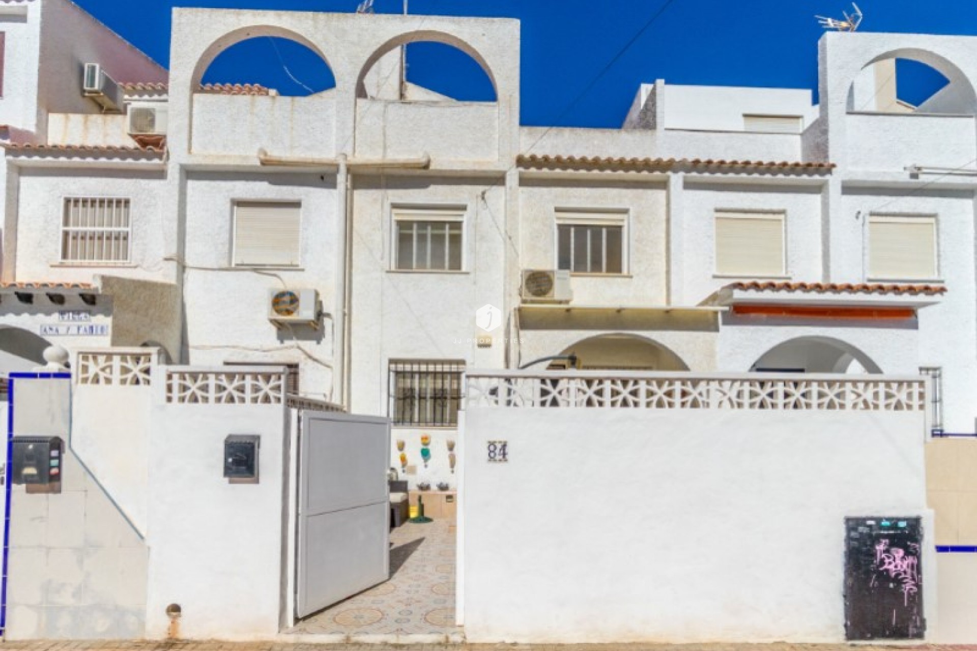 Resale - Chalet -
Torrevieja - Costa Blanca