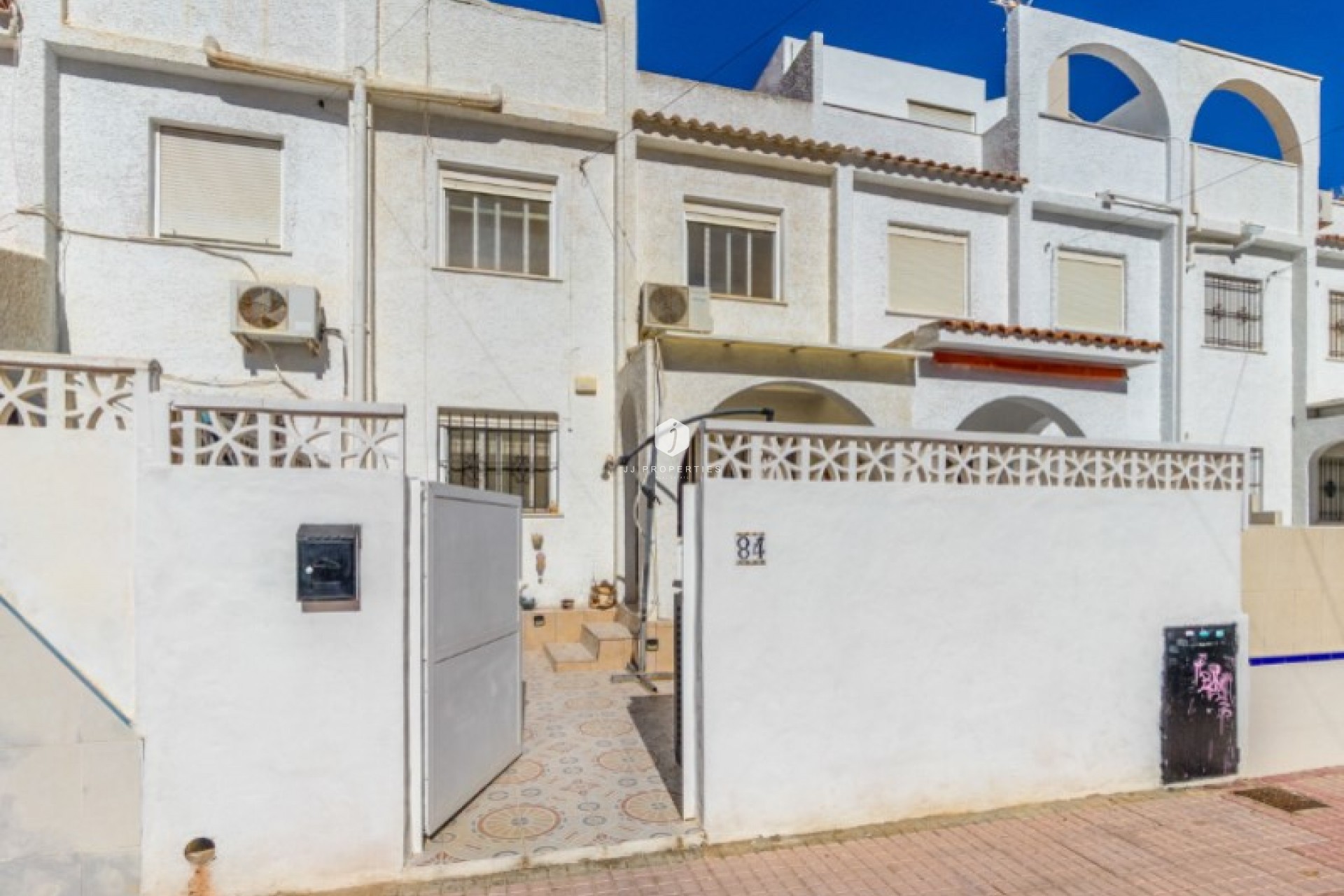 Resale - Chalet -
Torrevieja - Costa Blanca
