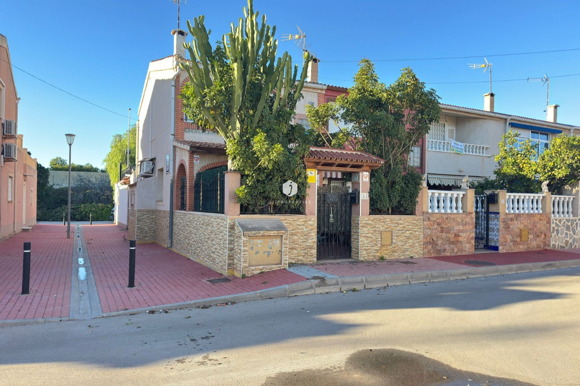 Resale - Chalet -
Torrevieja - Costa Blanca