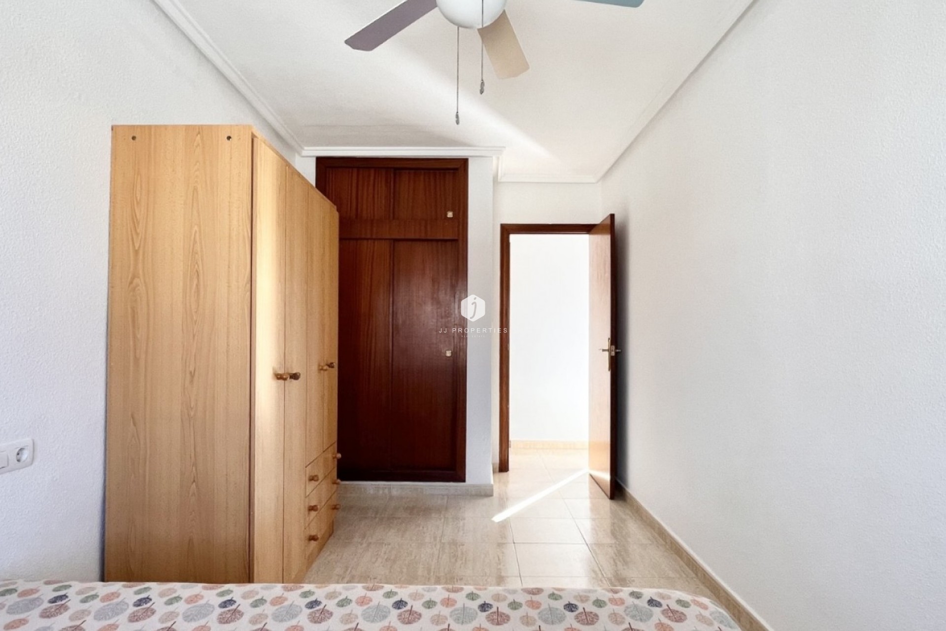 Resale - Chalet -
Torrevieja - Costa Blanca