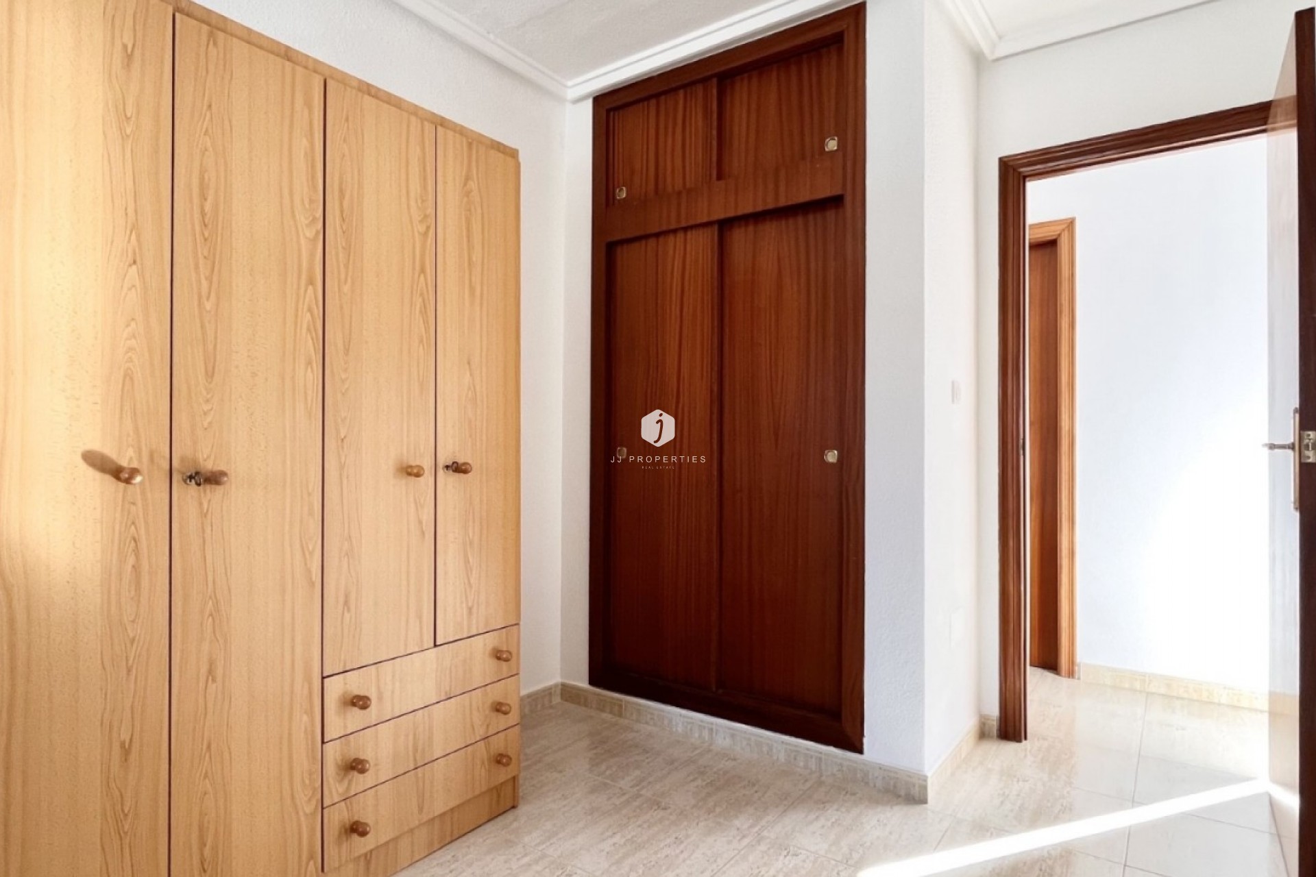 Resale - Chalet -
Torrevieja - Costa Blanca