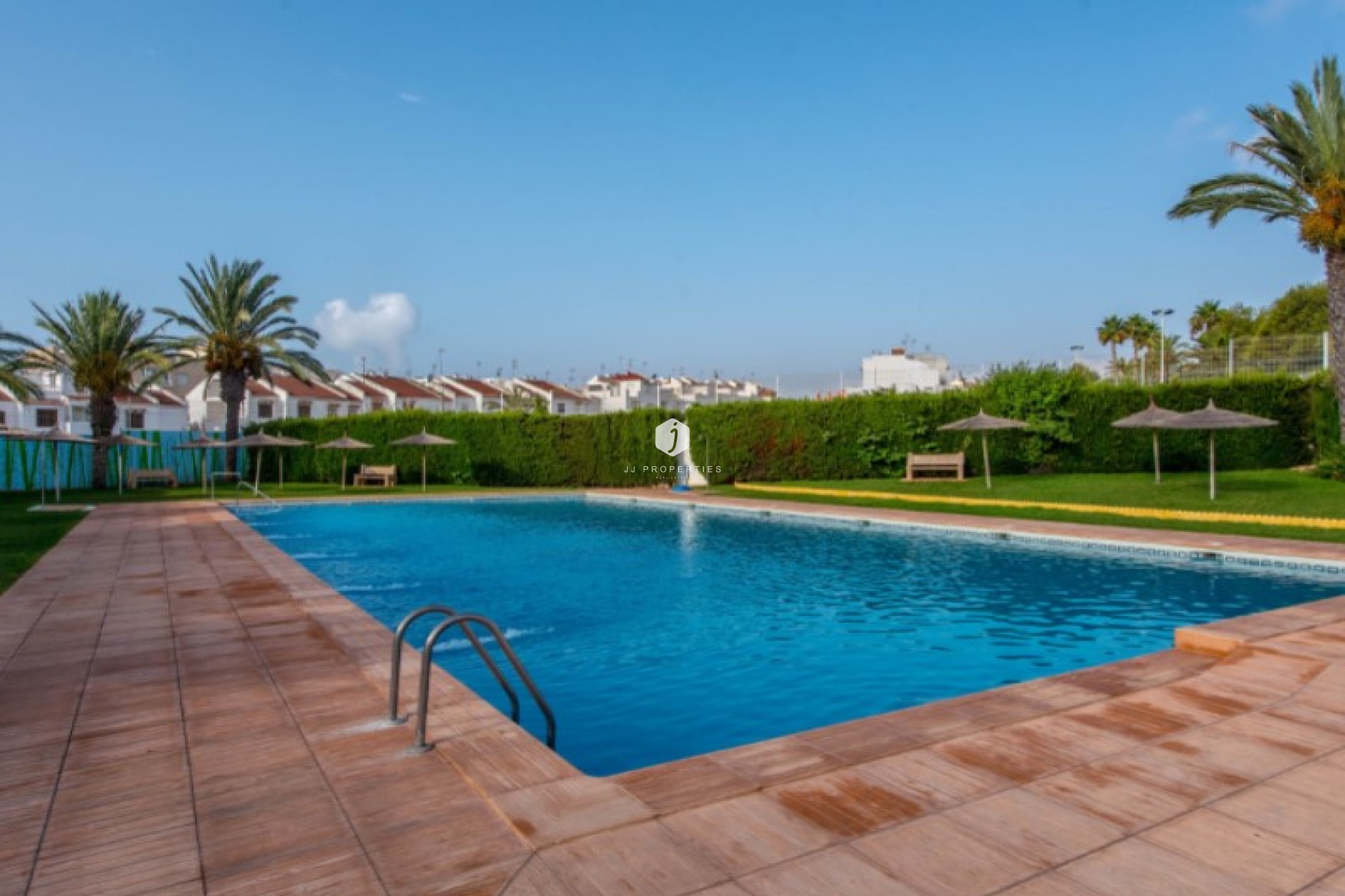 Resale - Chalet -
Torrevieja - Costa Blanca