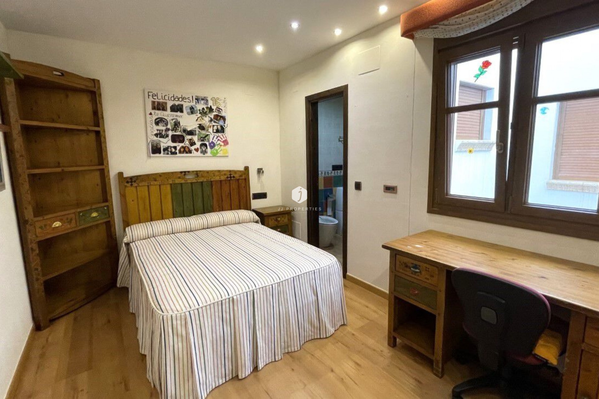 Resale - Chalet -
Torrevieja - Costa Blanca