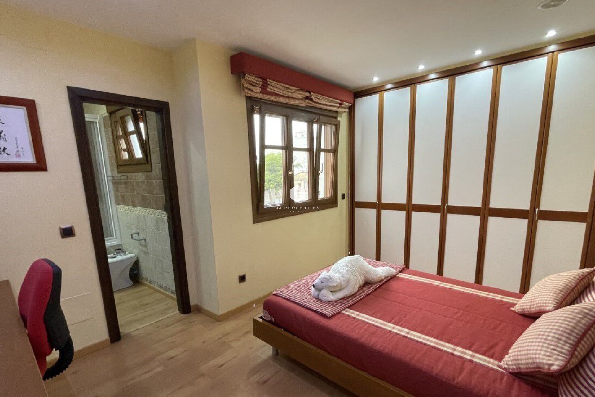 Resale - Chalet -
Torrevieja - Costa Blanca