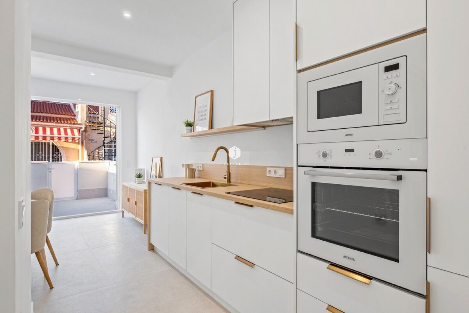 Resale - Chalet -
Torrevieja - Costa Blanca