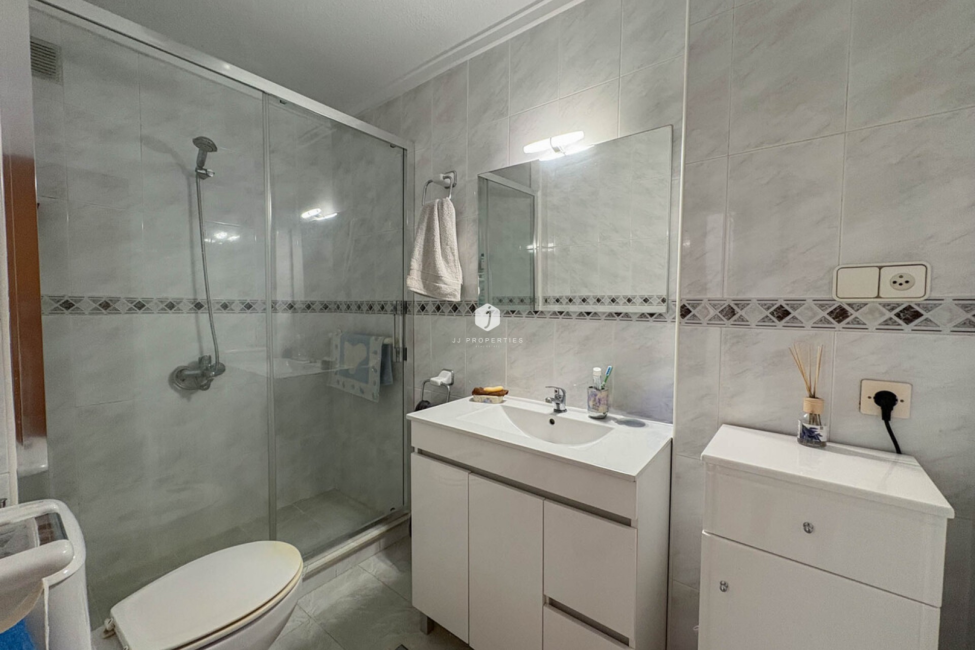 Resale - Chalet -
Torrevieja - Costa Blanca