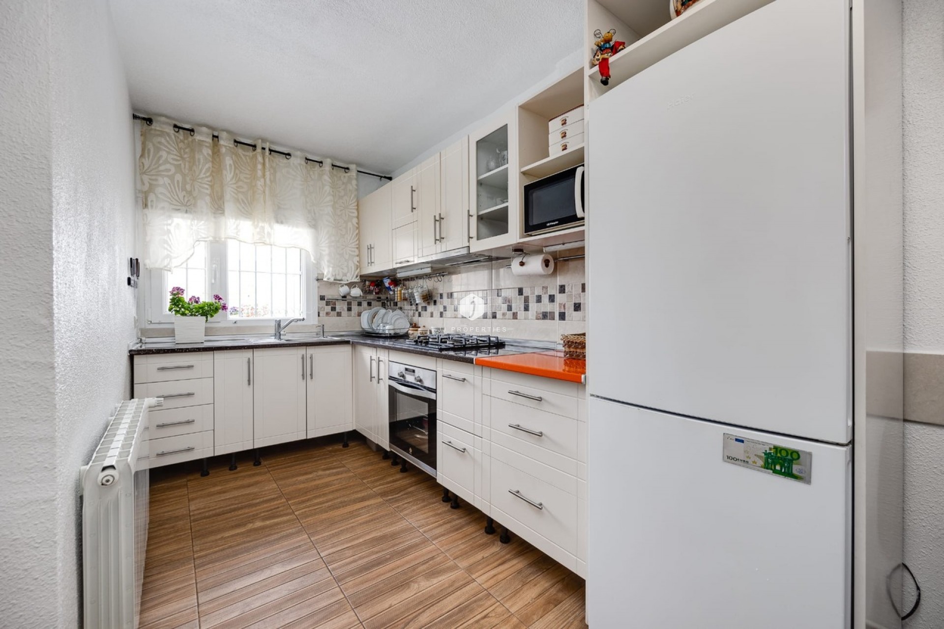 Resale - Chalet -
Torrevieja - Costa Blanca