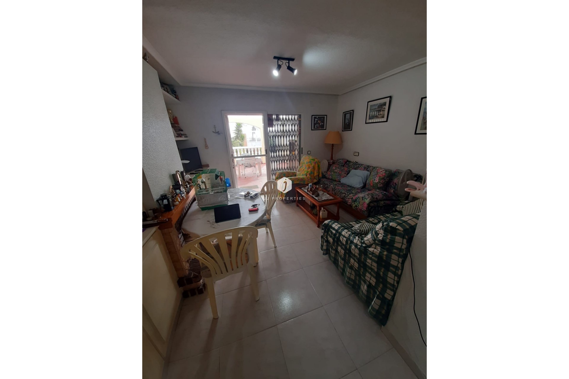 Resale - Chalet -
Torrevieja - Costa Blanca