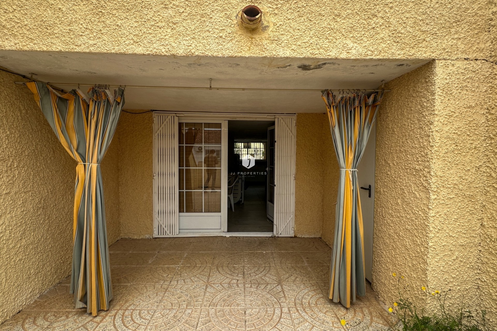 Resale - Chalet -
Torrevieja - Costa Blanca