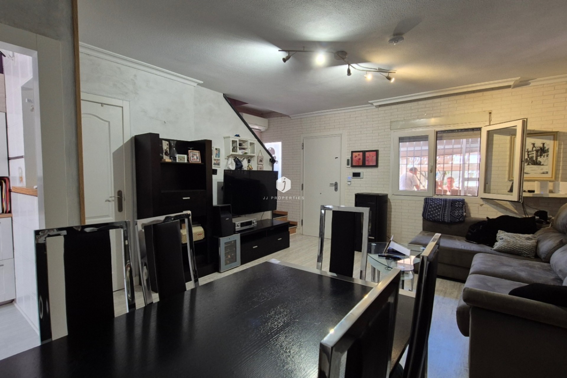 Resale - Chalet -
Torrevieja - Costa Blanca