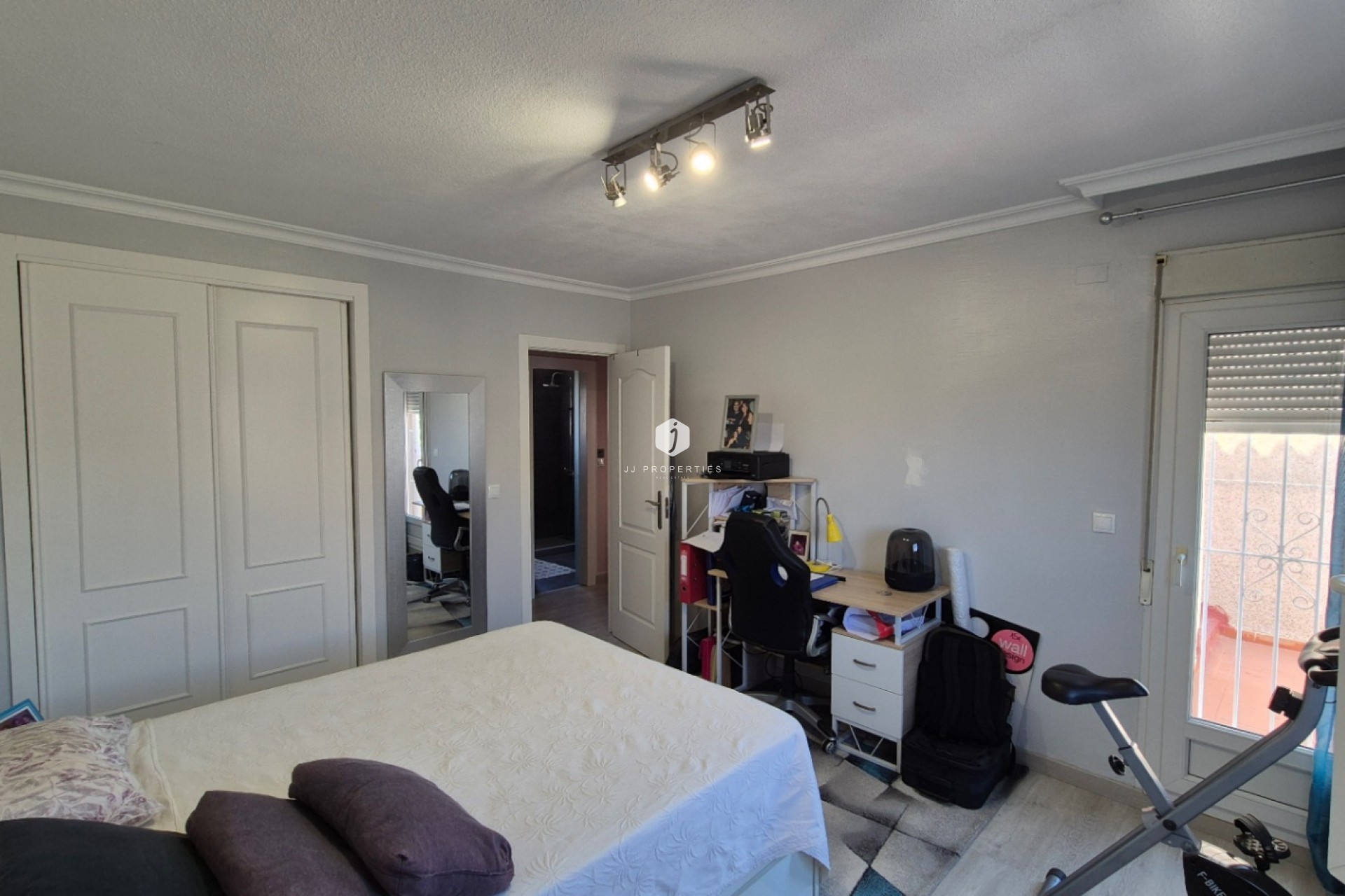 Resale - Chalet -
Torrevieja - Costa Blanca