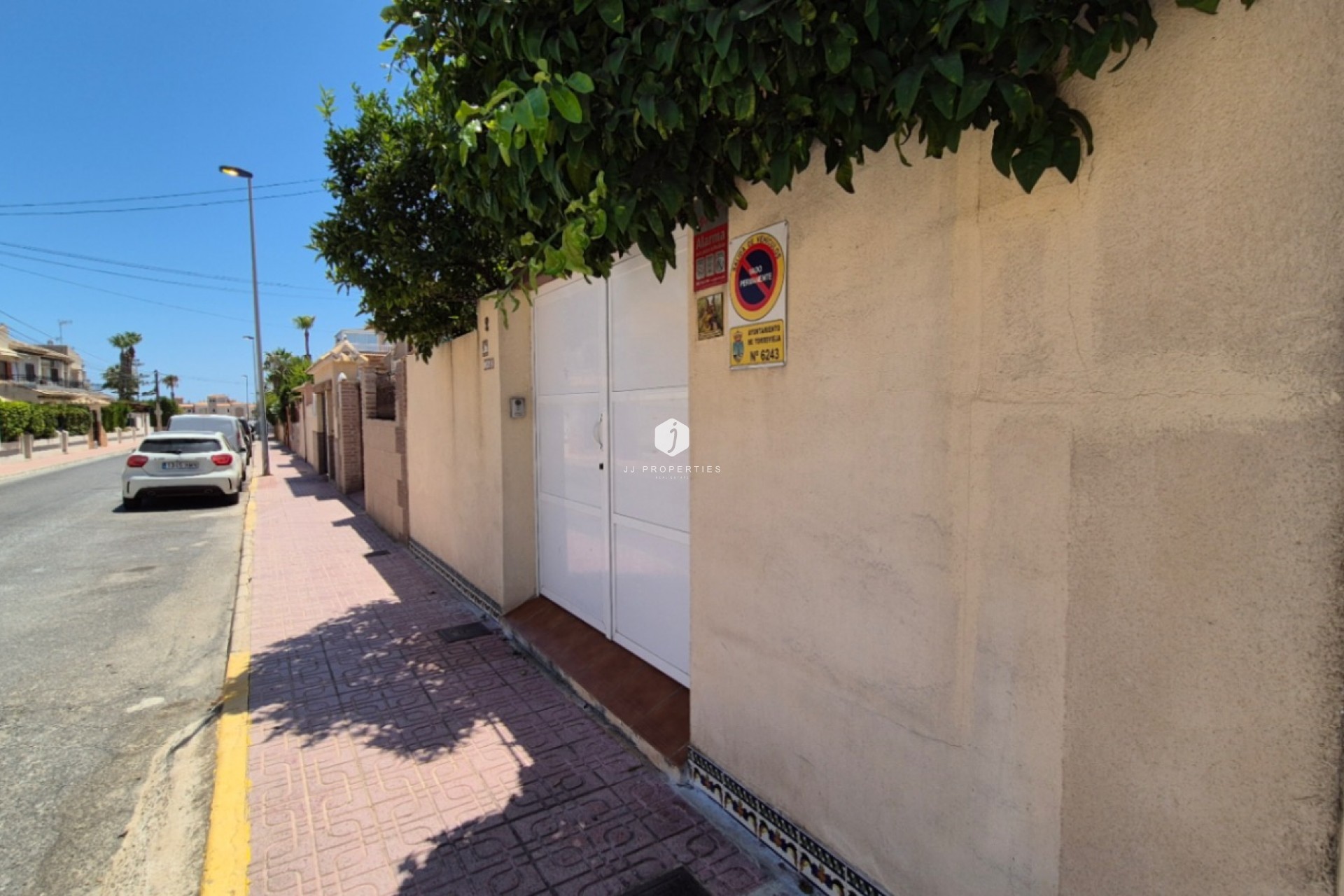 Resale - Chalet -
Torrevieja - Costa Blanca