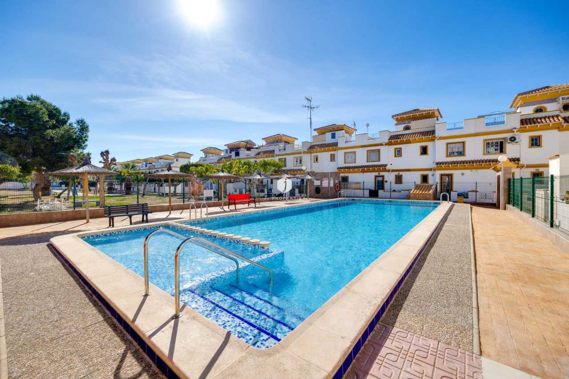 Resale - Chalet -
Torrevieja - Costa Blanca