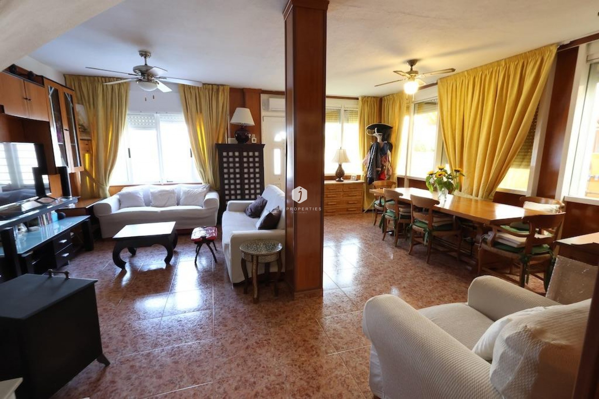 Resale - Chalet -
Torrevieja - Costa Blanca