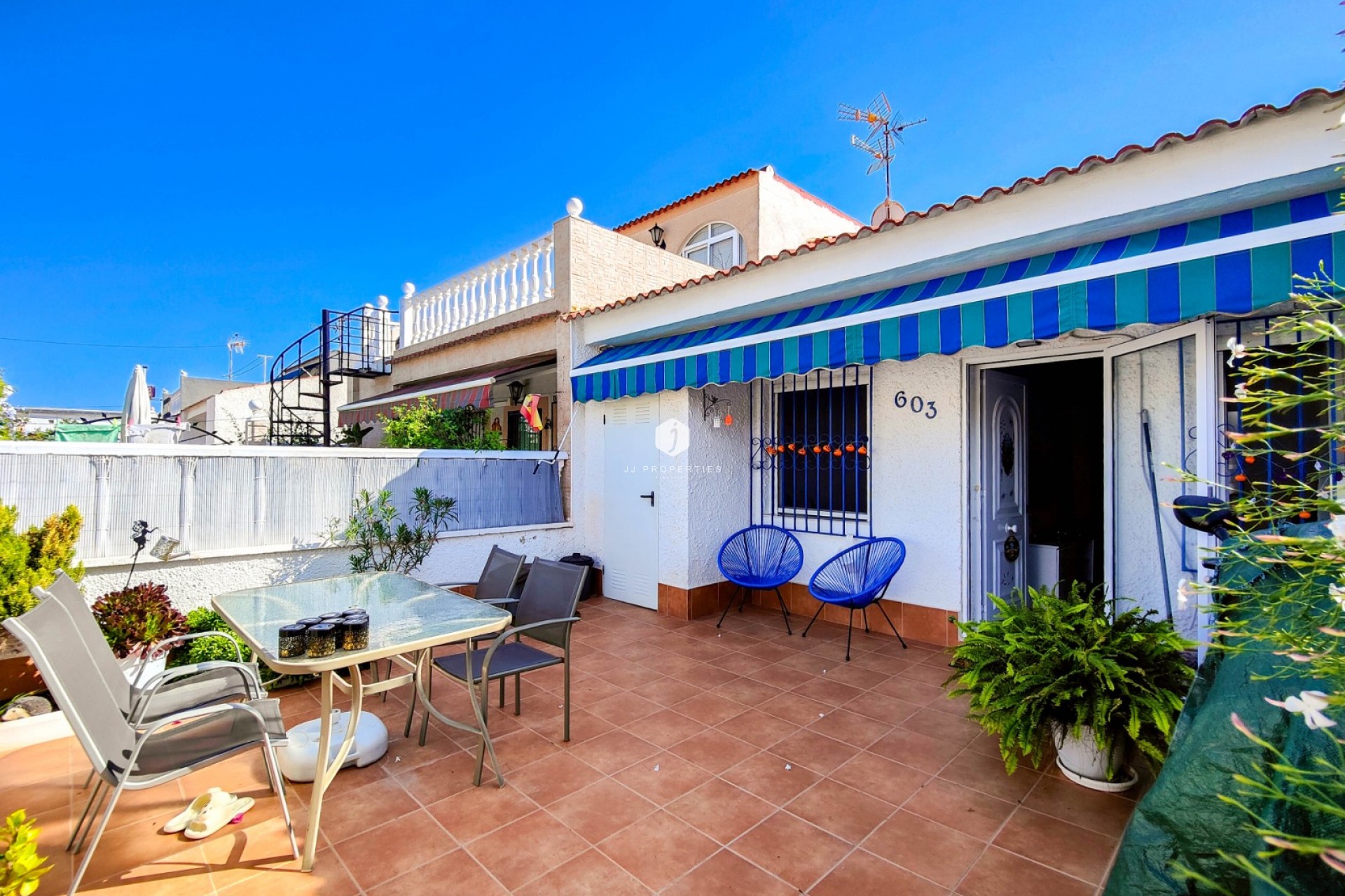 Resale - Chalet -
Torrevieja - Costa Blanca