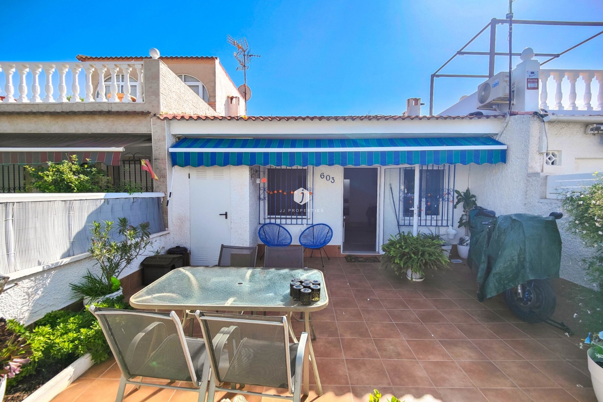Resale - Chalet -
Torrevieja - Costa Blanca