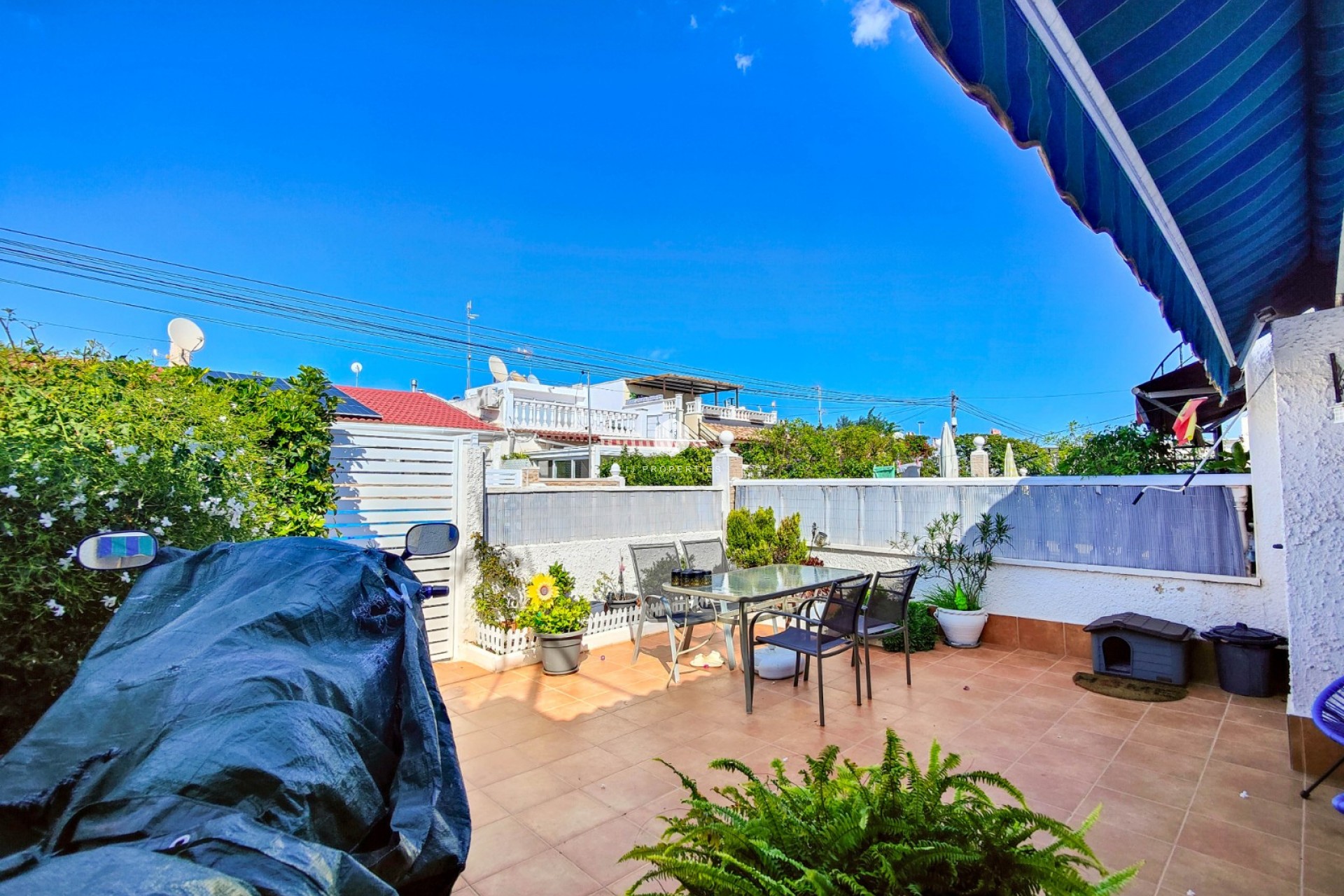 Resale - Chalet -
Torrevieja - Costa Blanca