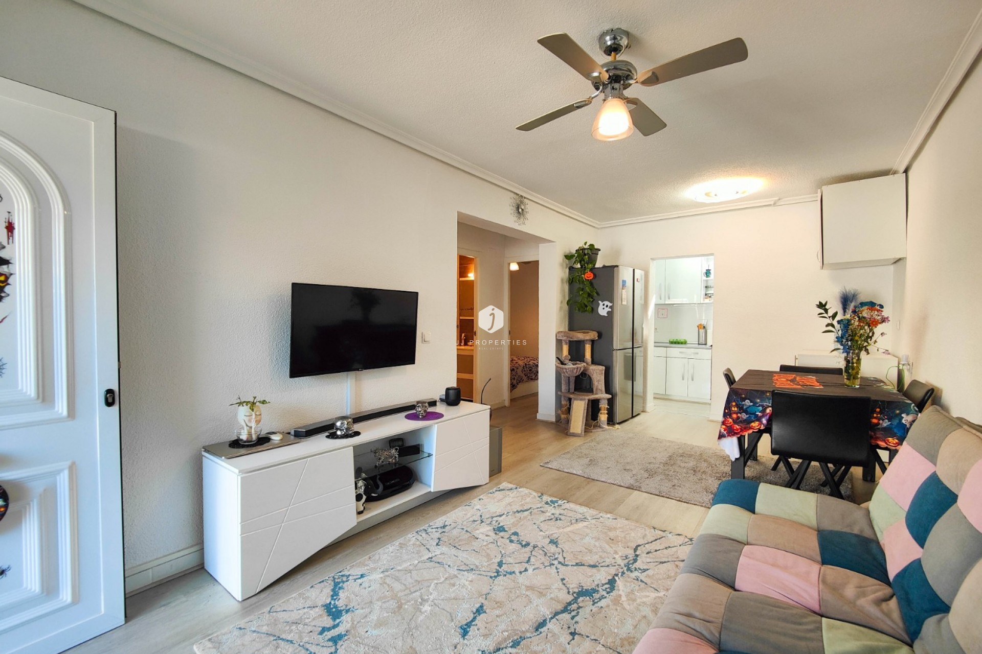 Resale - Chalet -
Torrevieja - Costa Blanca